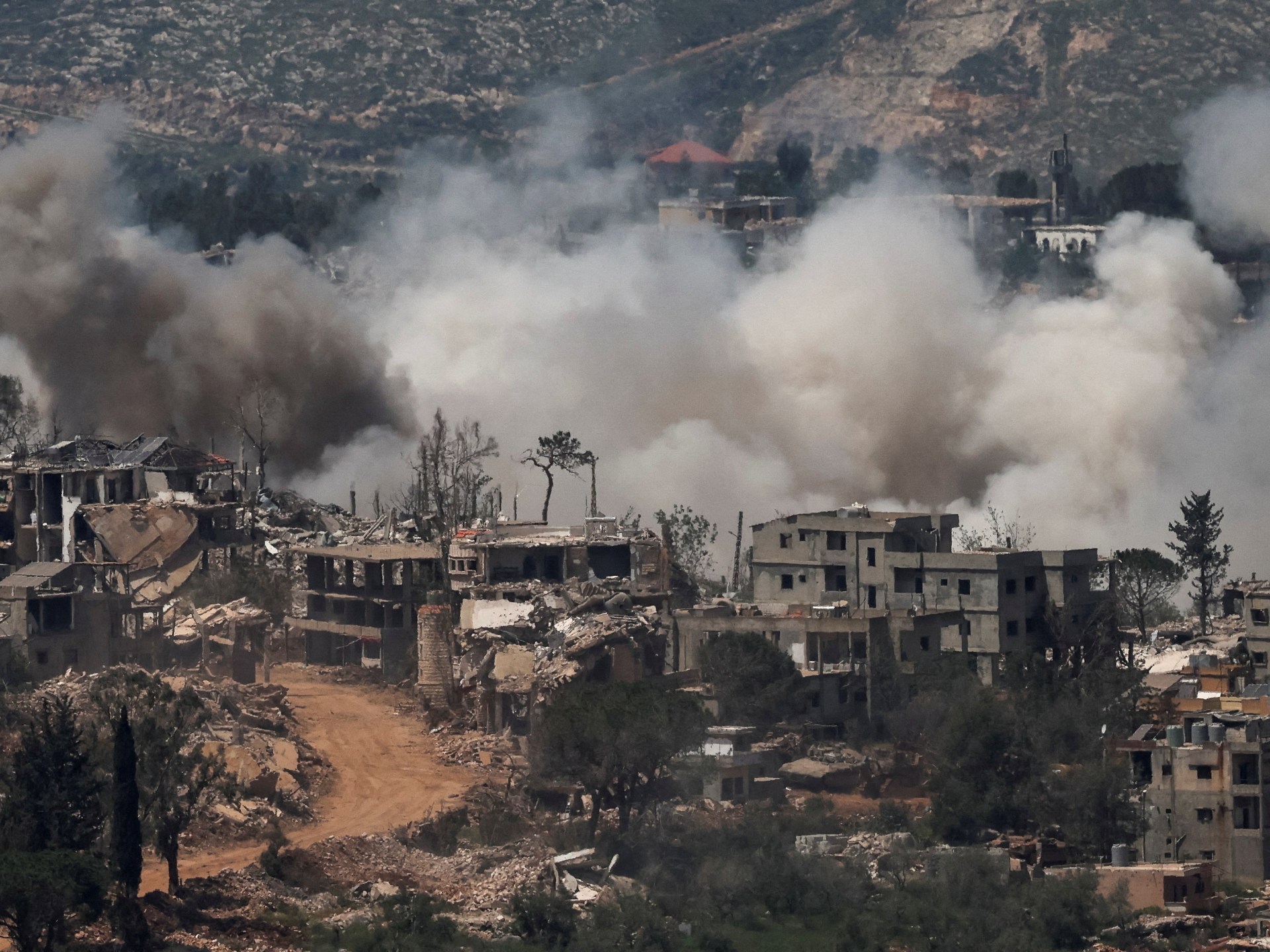 تواصل الغارات على لبنان وإصابة جنديين إسرائيليين بالجنوب