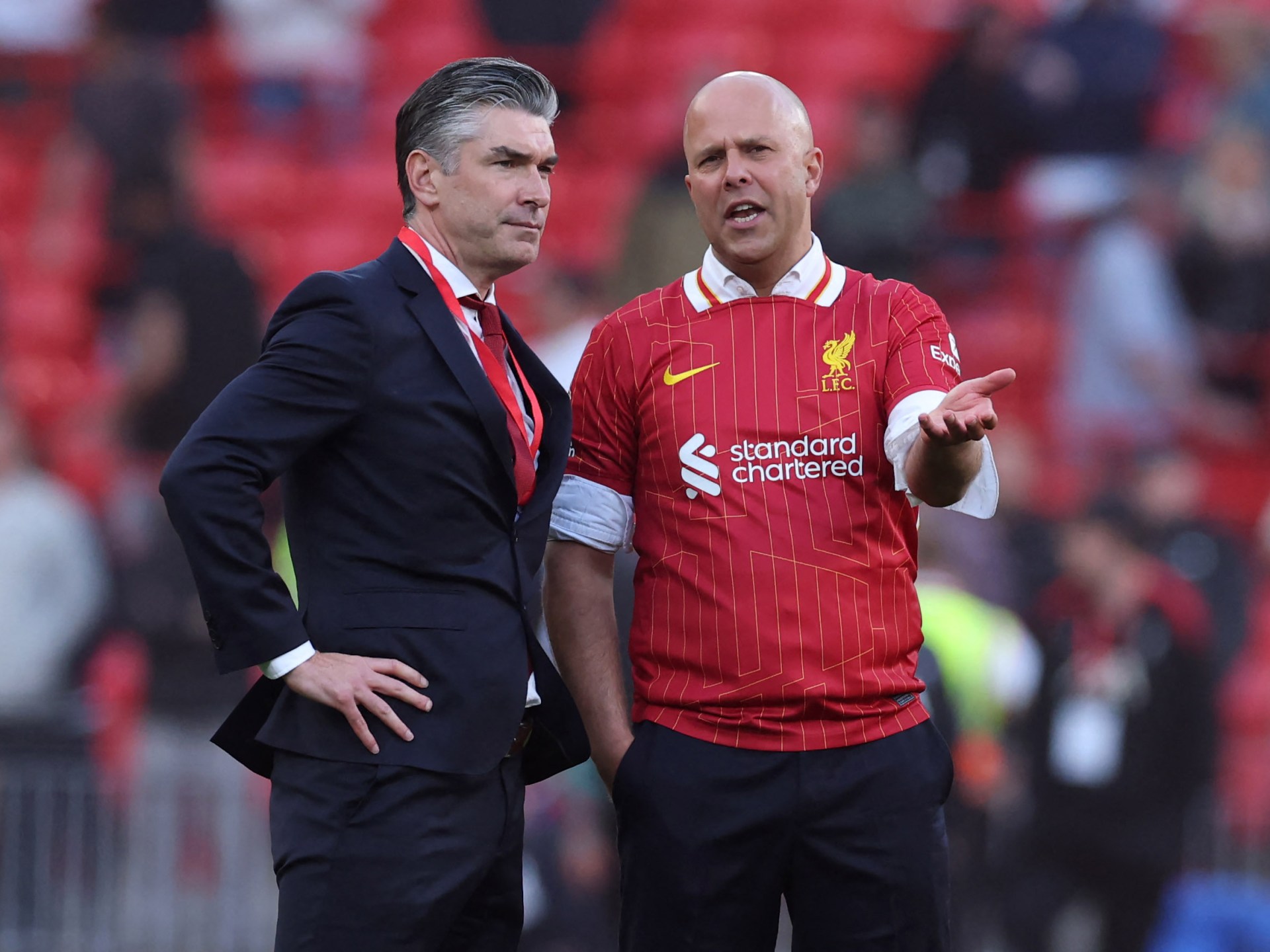 شرط "هيوز" الغامض للتعاقد مع الهلال السعودي