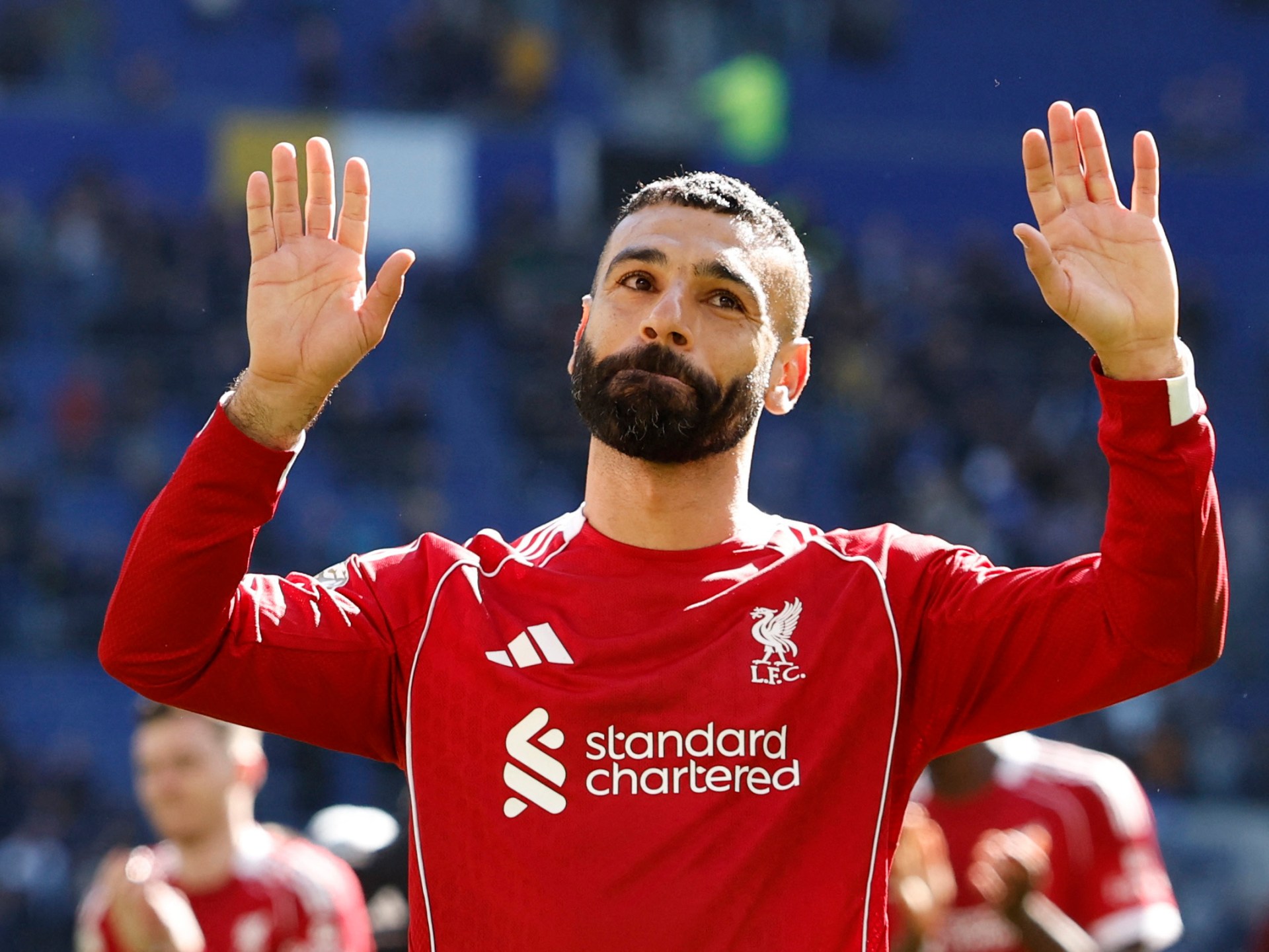 بالفيديو.. كاميرا الحكم توثق حوارا عاطفيا مع محمد صلاح