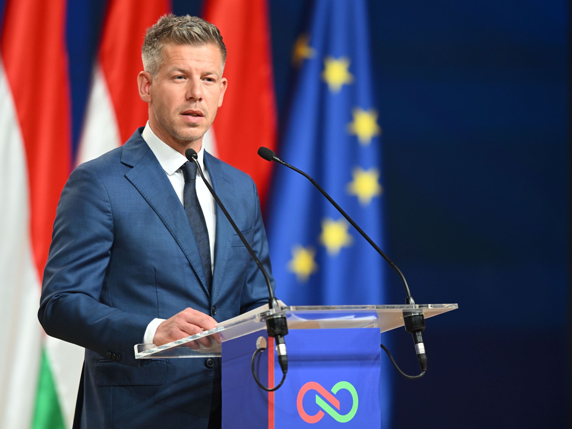 بيتر ماغيار.. الرجل الذي فكَّك قبضة فيكتور أوربان الحديدية