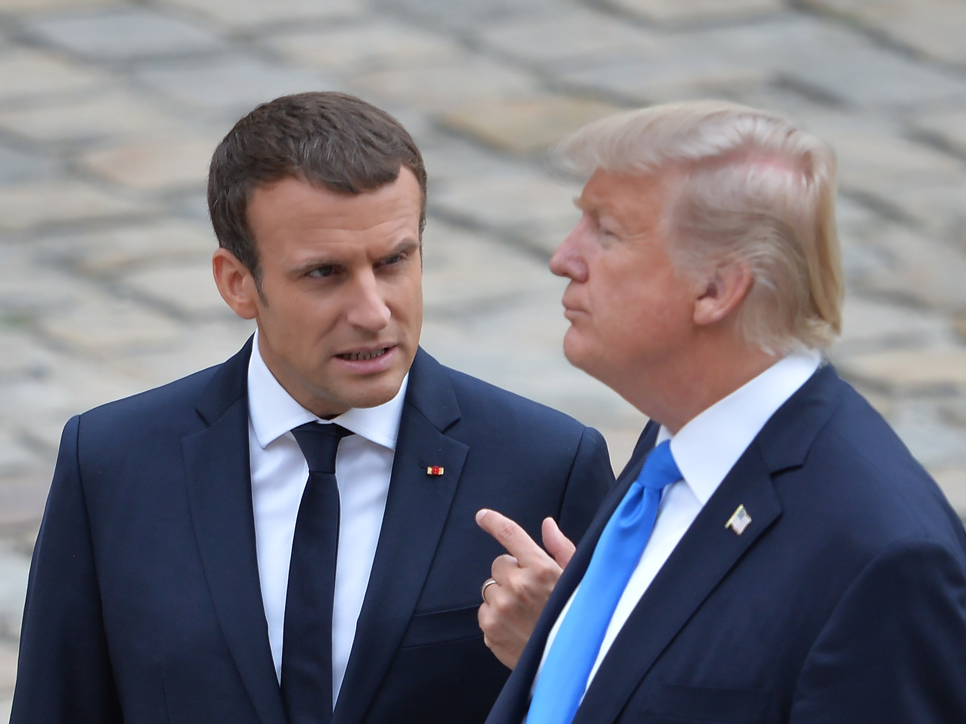 صراع "الديكة" بين ترمب وماكرون.. لماذا تتخاصم أمريكا وفرنسا على الدوام؟