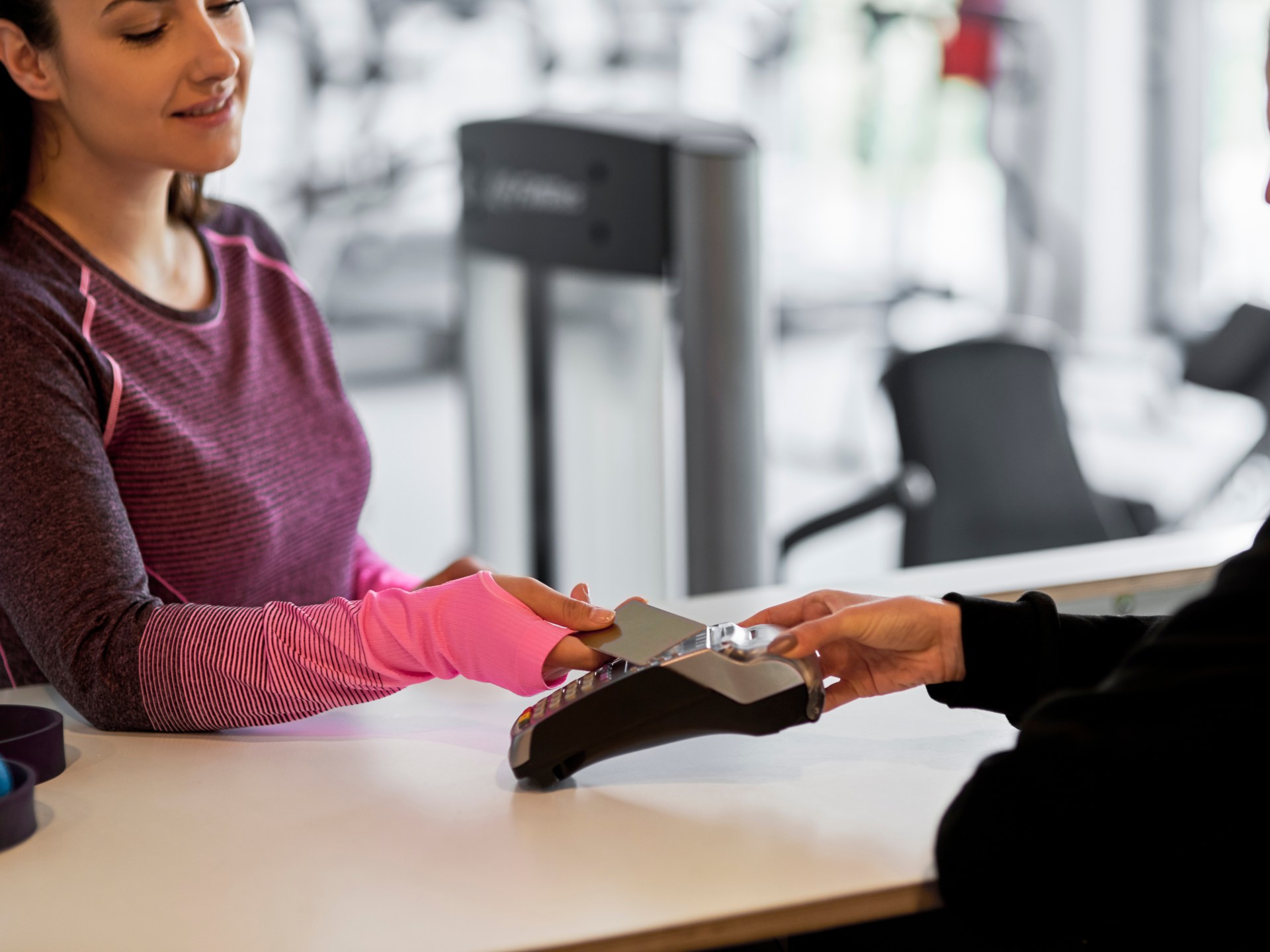 نشتري الحلم لا التمرين.. لماذا تفشل عضوية "الجيم" وكيف نحولها إلى عادة حقيقية؟