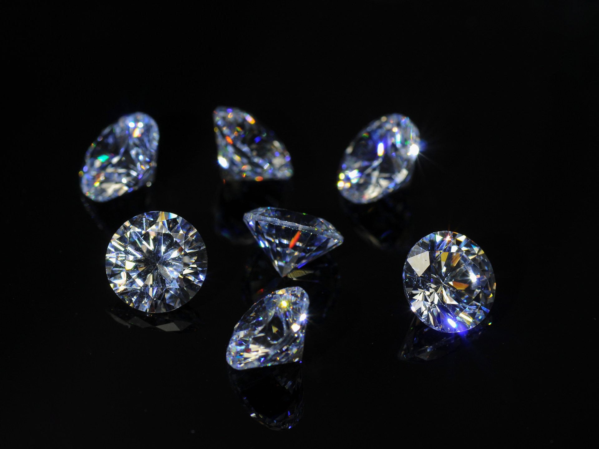 على مقياس النانو.. الألماس يتحول إلى "حالة مطاطية"