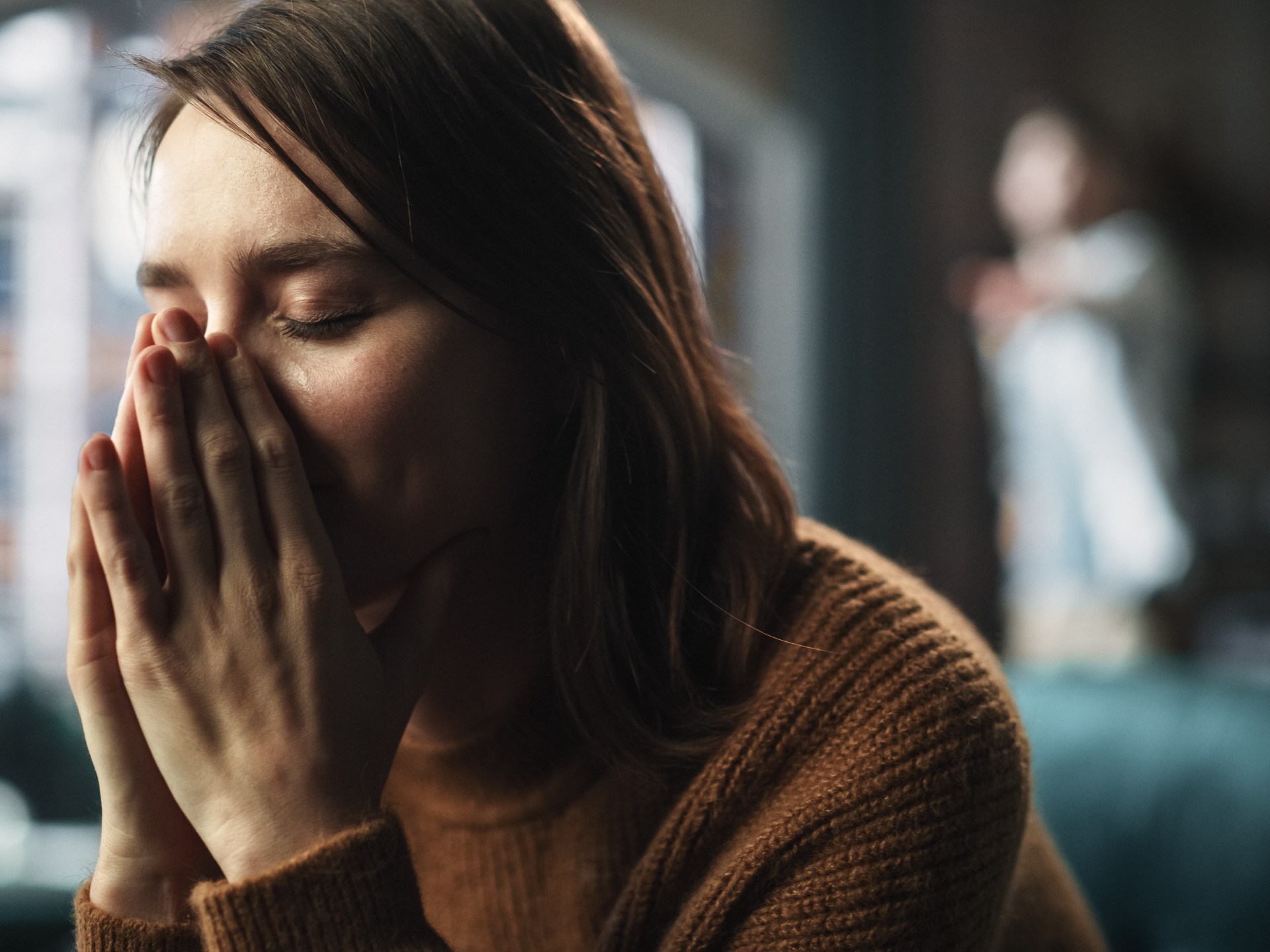 تأثير البكاء يتبخر خلال ساعات.. دراسة واسعة تعيد النظر في "فوائد" الدموع