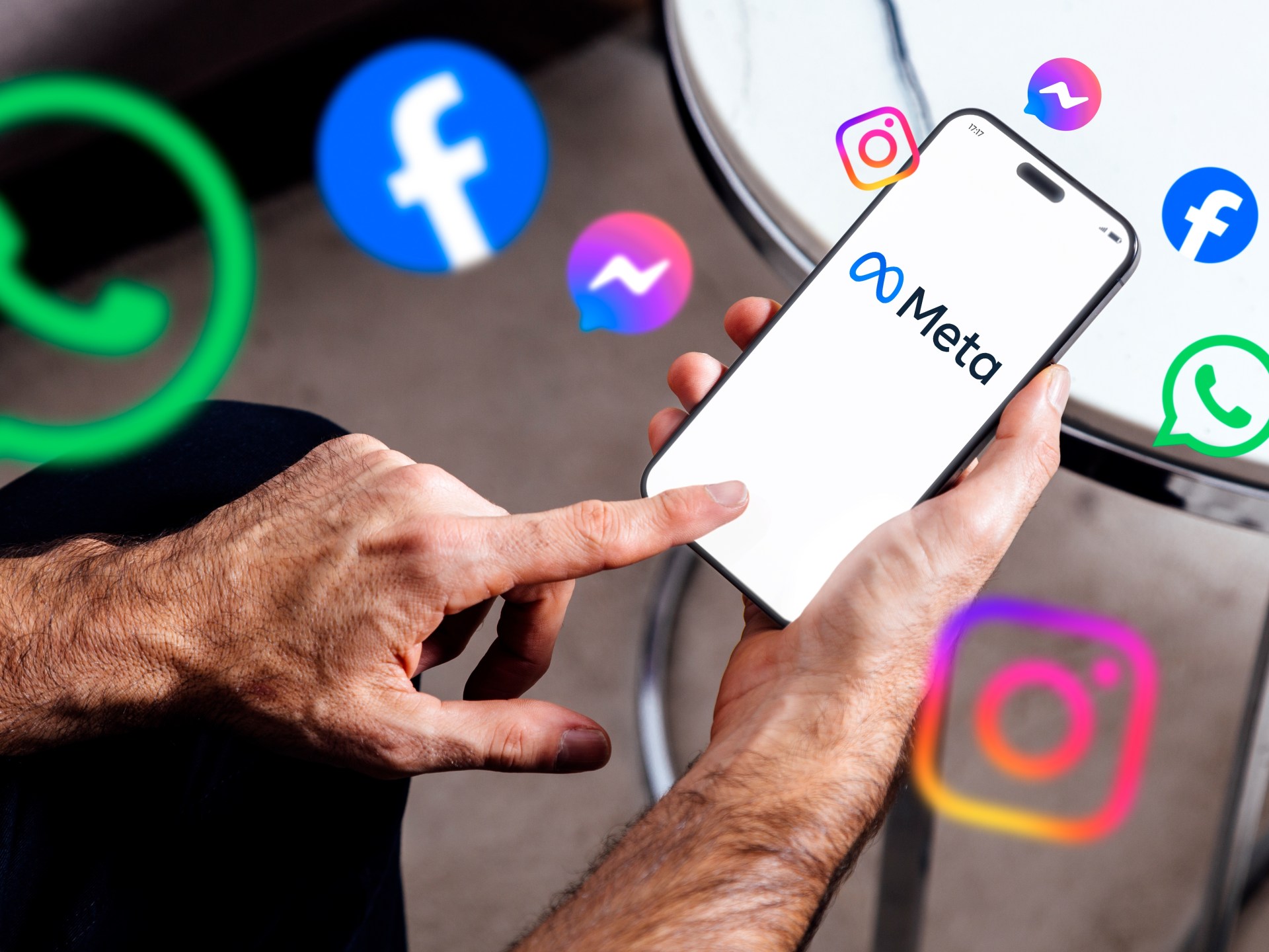 تعرف على أدوات ميتا الجديدة لـ"ترويض" التفاعل بين القاصرين ونماذجها الذكية