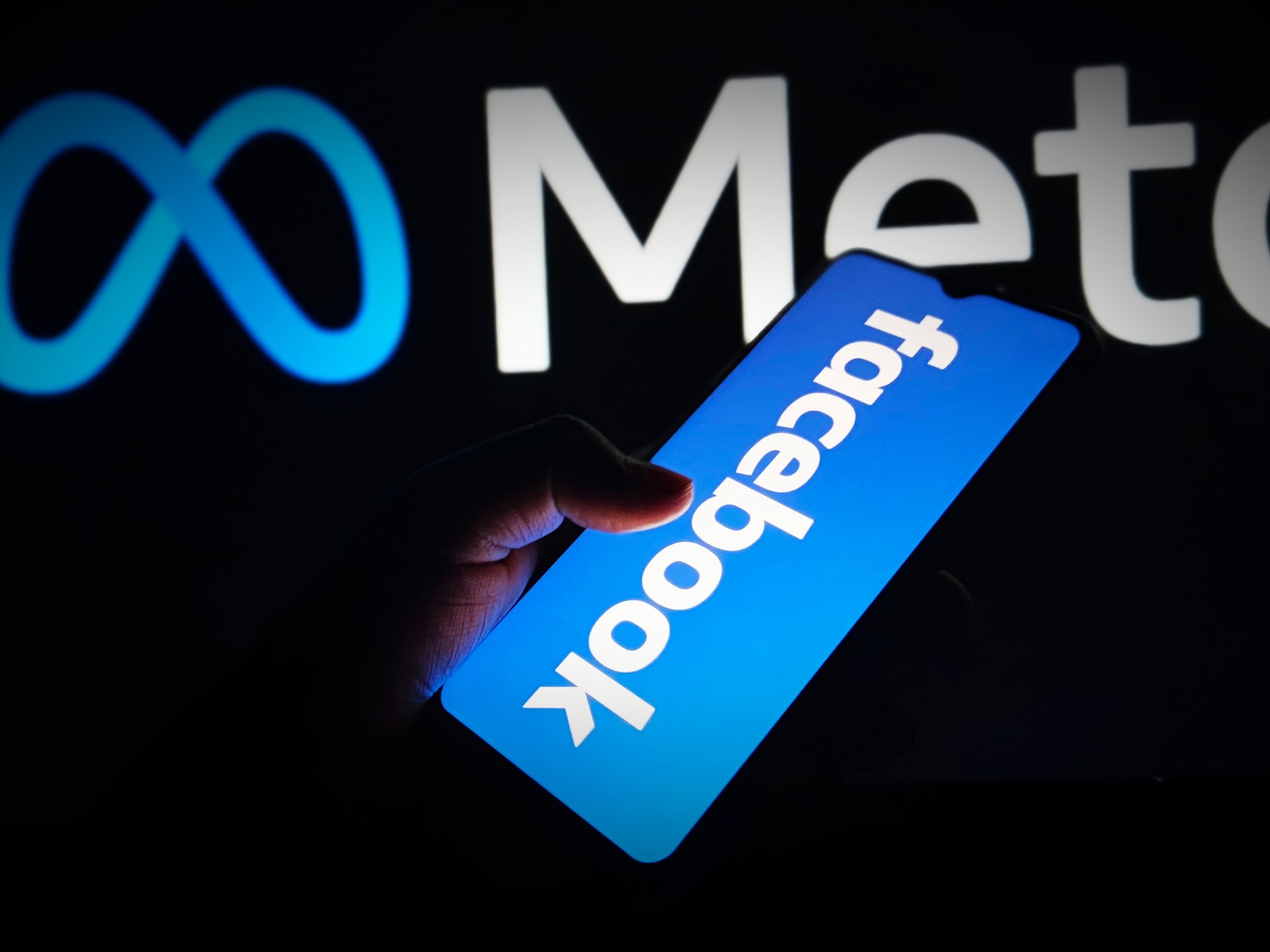 موظف سابق بميتا يسرق 30 ألف صورة خاصة من خوادم فيسبوك