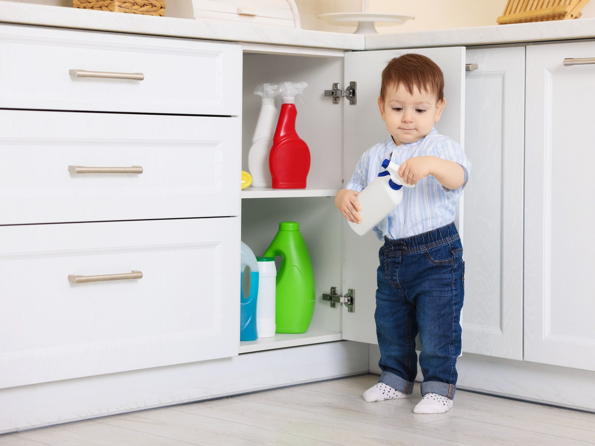 منظفات البيت.. عدو خفي يرسل مئات الآلاف من الأطفال إلى الطوارئ