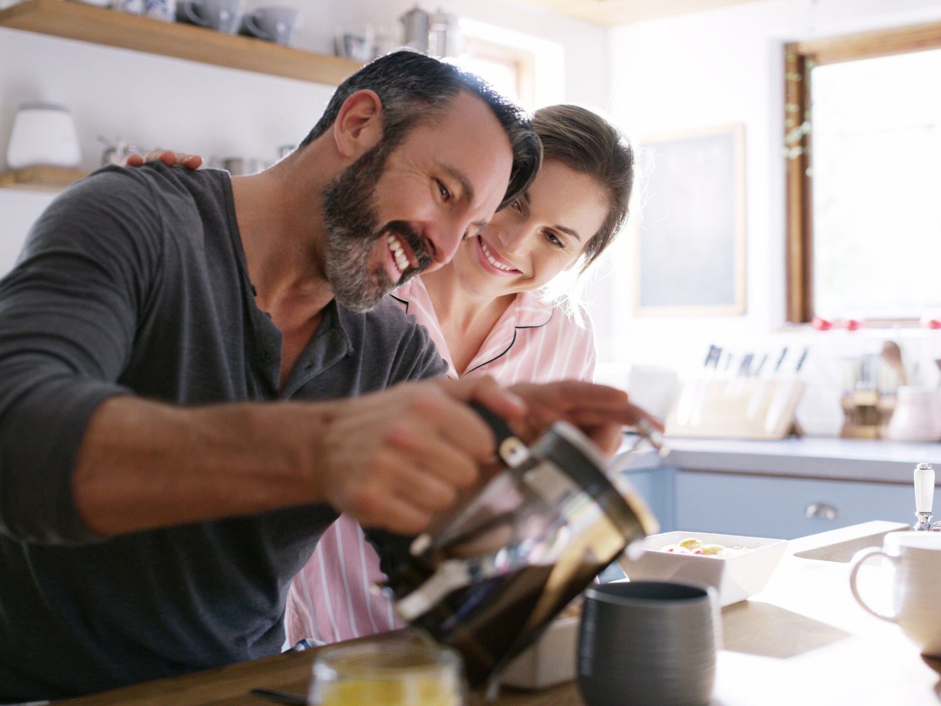 7 عادات صباحية تميز الأزواج السعداء.. تفاصيل صغيرة تصنع علاقة أقوى