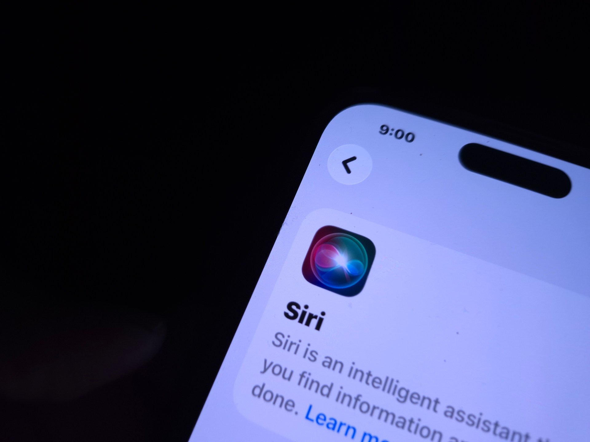 وداعا سيري التي نعرفها.. القصة الكاملة لتحالف آبل وغوغل الجديد