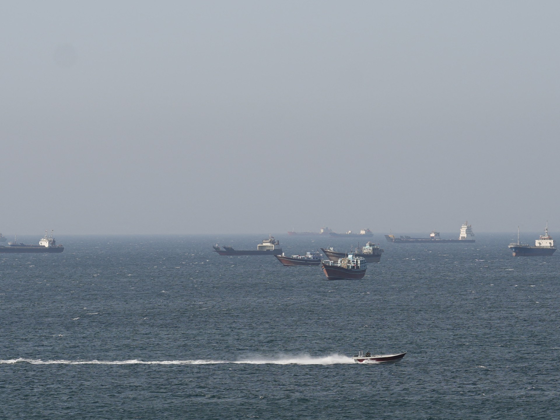 لغة "الزوارق الحربية" بين واشنطن وطهران في مضيق هرمز