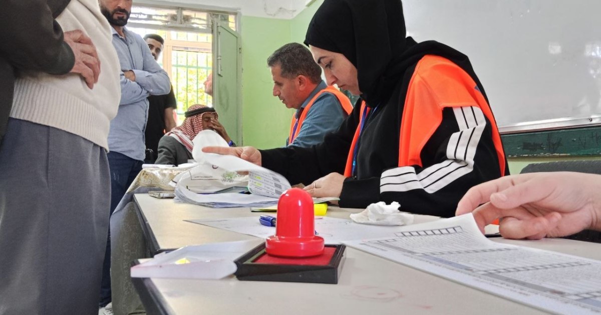 الانتخابات المحلية الفلسطينية.. مشاركة خجولة وتزكية واسعة وسط إقصاء و تدخلات