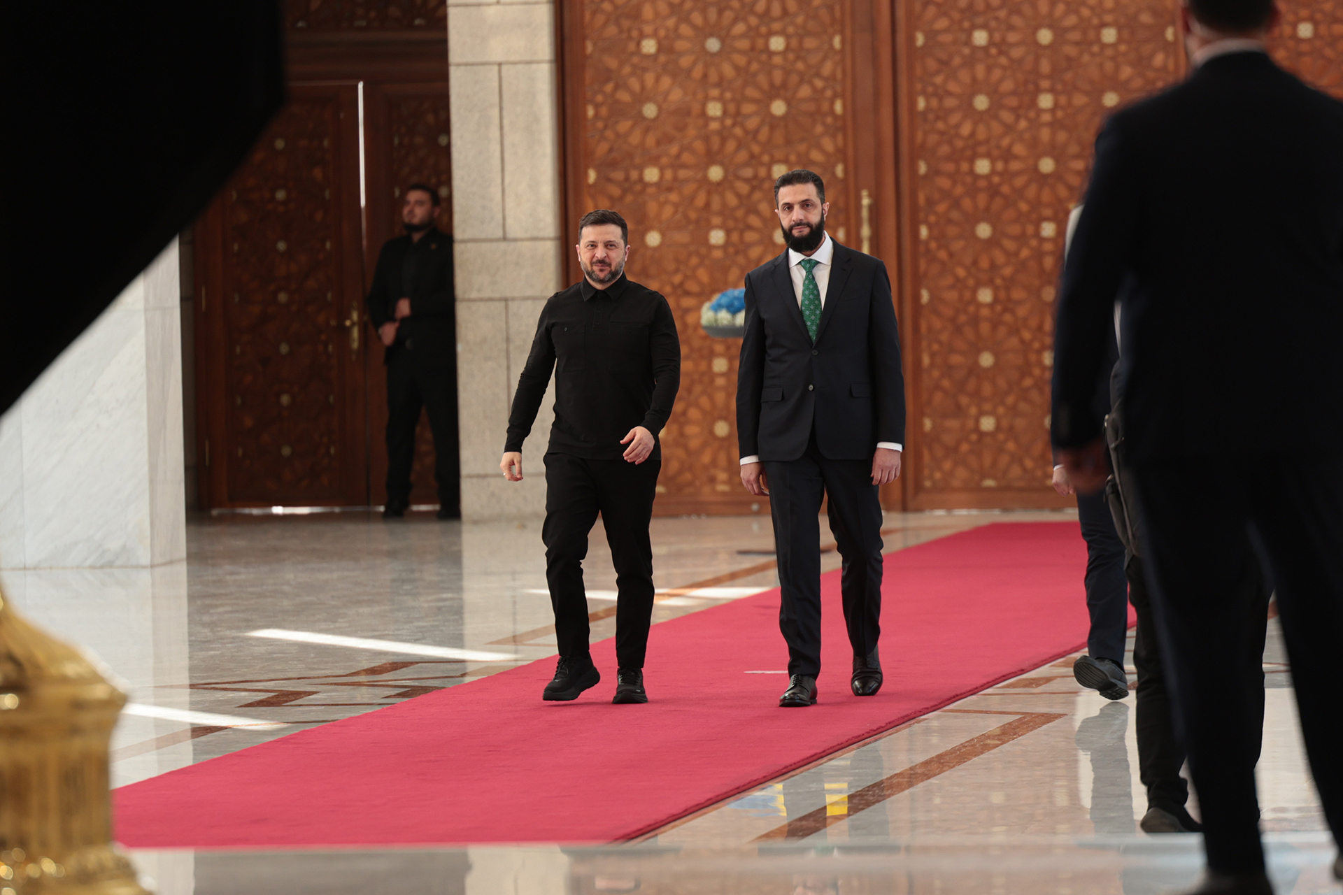 القمح والتكنولوجيا وإسرائيل.. أسئلة حول التقارب بين أوكرانيا وسوريا