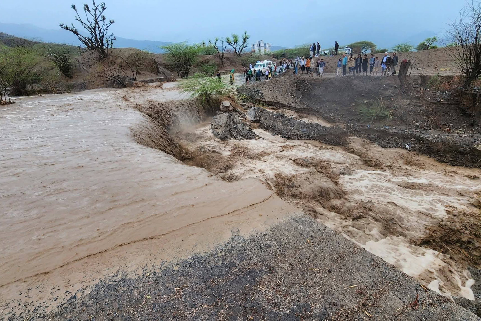 سيول تعز.. 26 وفاة وآلاف المشردين وسط بنية منهكة وكارثة تتسع