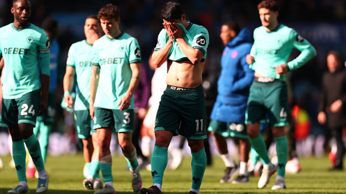 ولفرهامبتون أول الهابطين من الدوري الإنجليزي