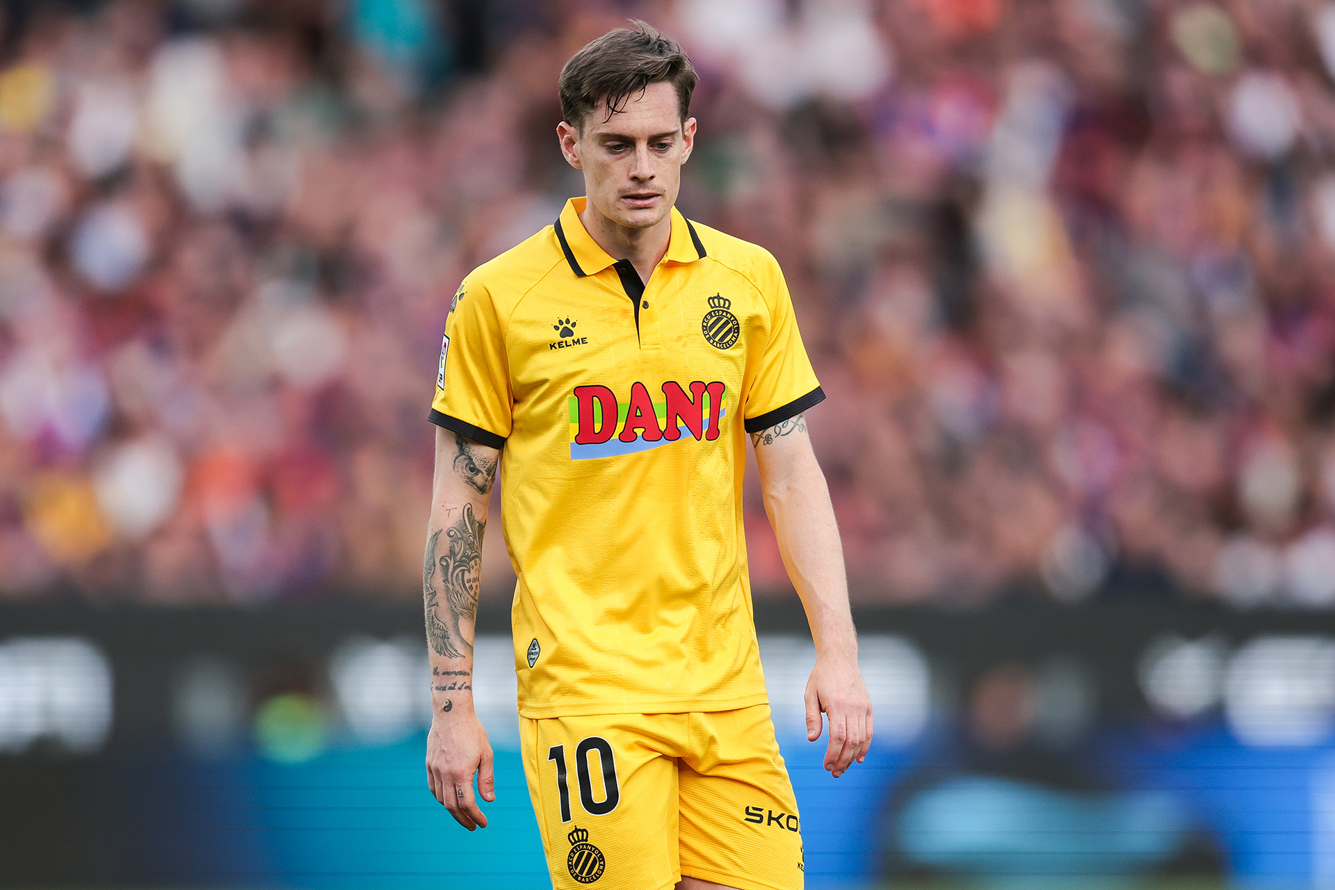 لاعب إسبانيول يغلق حسابه على إنستغرام بسبب جماهير برشلونة