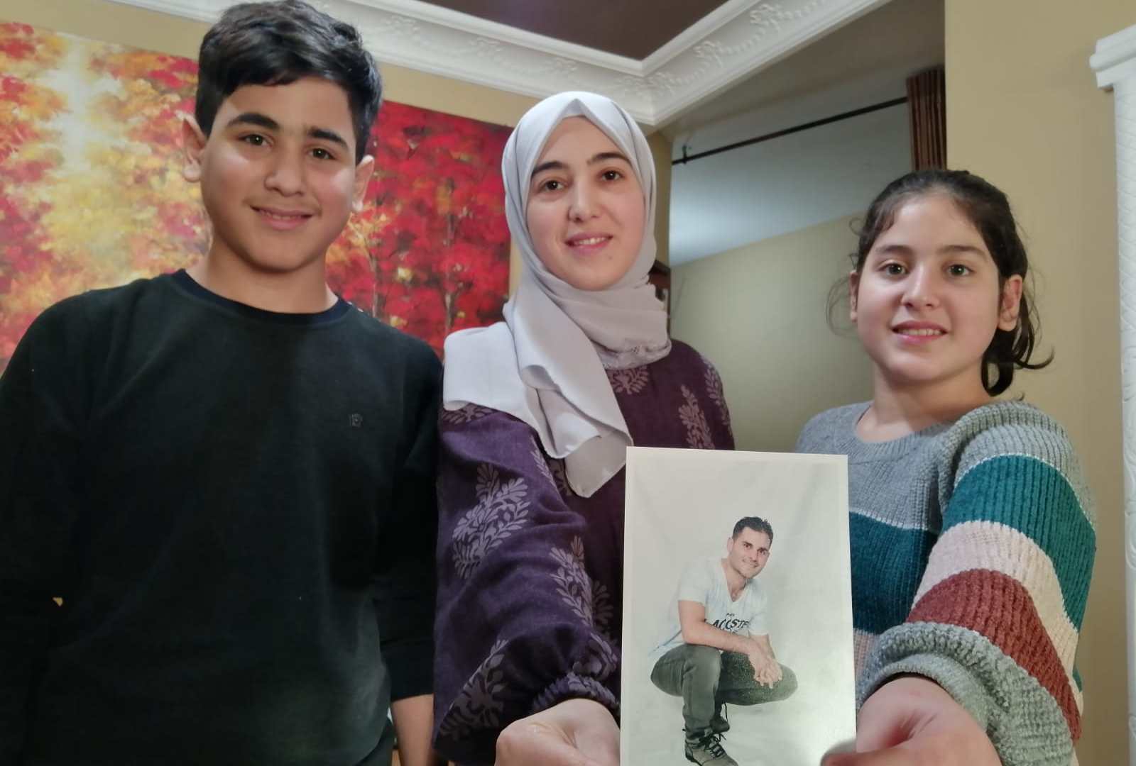 لجأت للمفتي.. الاحتلال يبتز زوجة أسير مبعد ويعرض عليها الهجرة