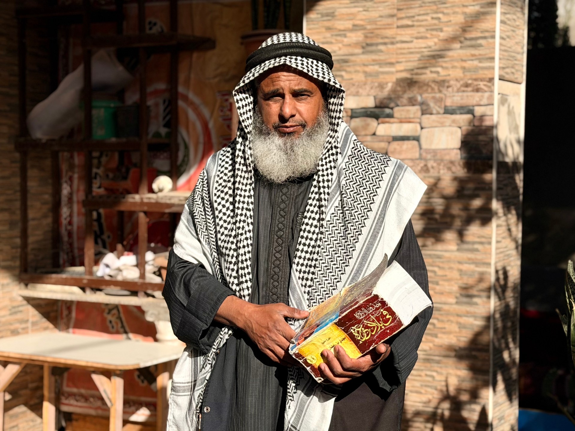 مدن وقبائل وأسواق في "جيب" مؤلف جذور العزة في بلاد غزة