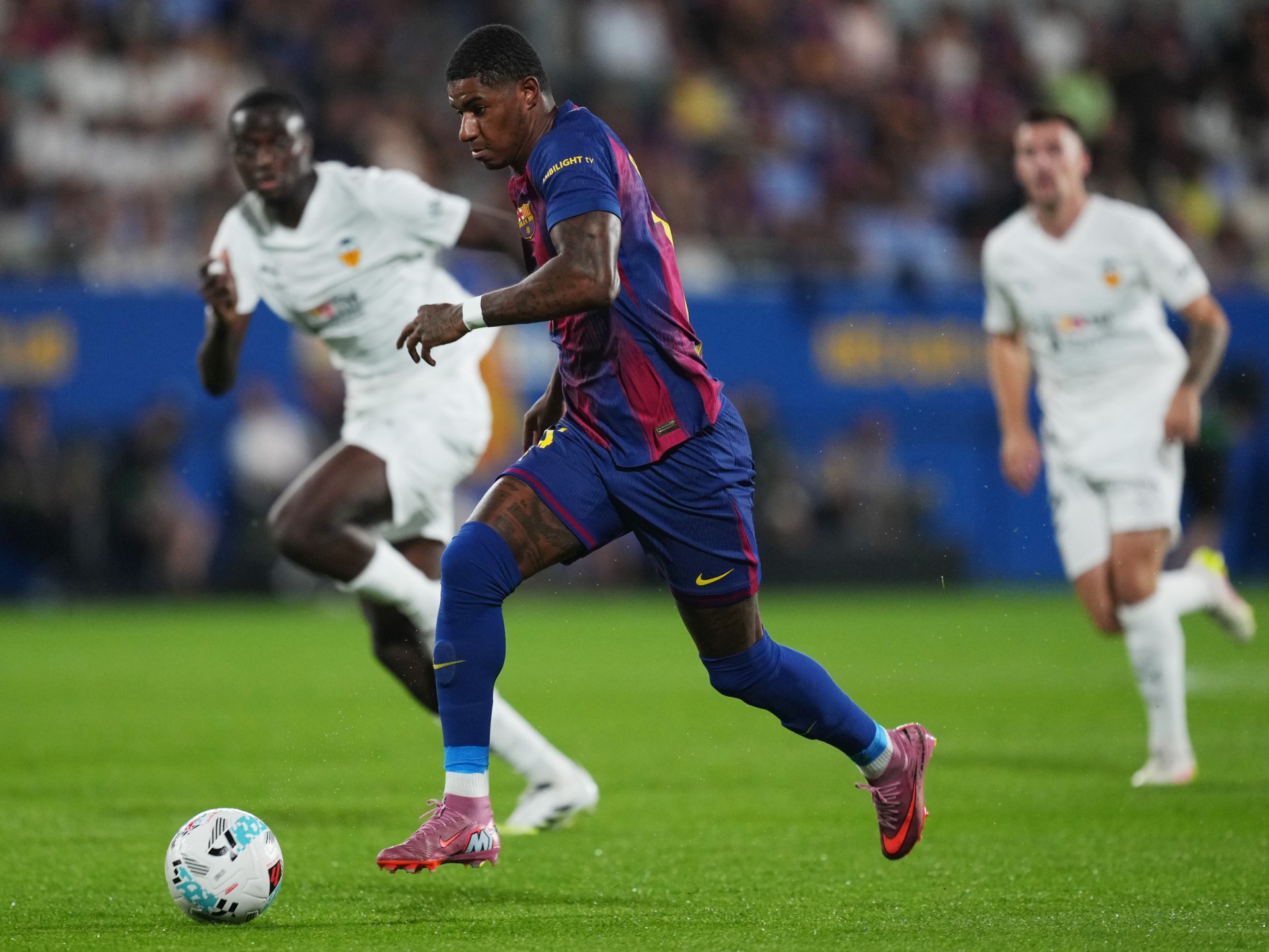 برشلونة ضد فالنسيا في الدوري الإسباني.. الموعد والقنوات الناقلة والتشكيلتان المتوقعتان