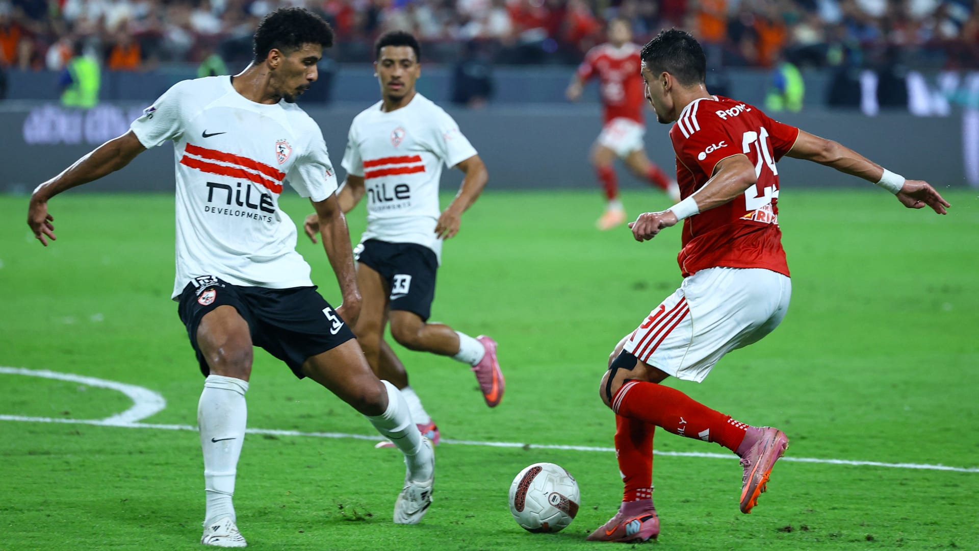 الأهلي والزمالك.. قمة "إنهاء أو إحياء الأمل" في الدوري المصري وبيراميدز يترقب