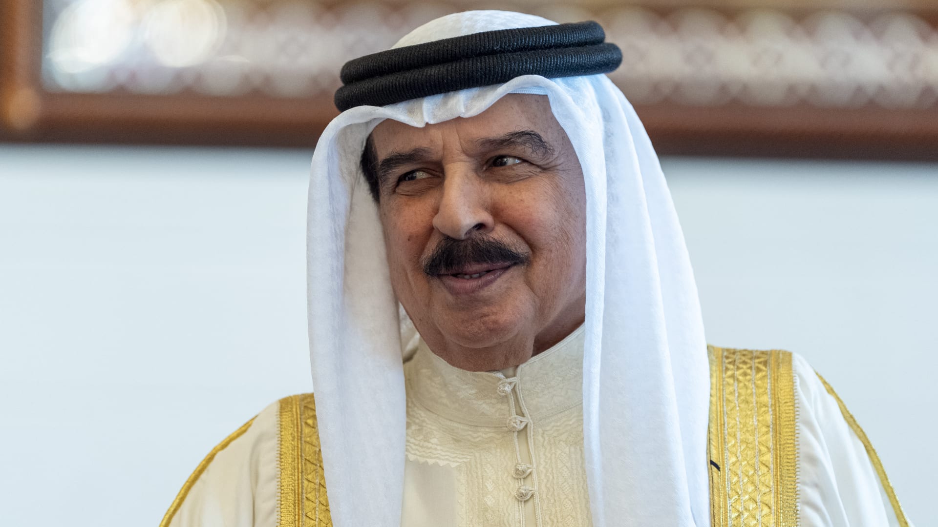 "أمامهم طريقان فقط".. ملك البحرين يندد باصطفاف بعض المشرعين مع "خونة" دعموا العدوان الإيراني