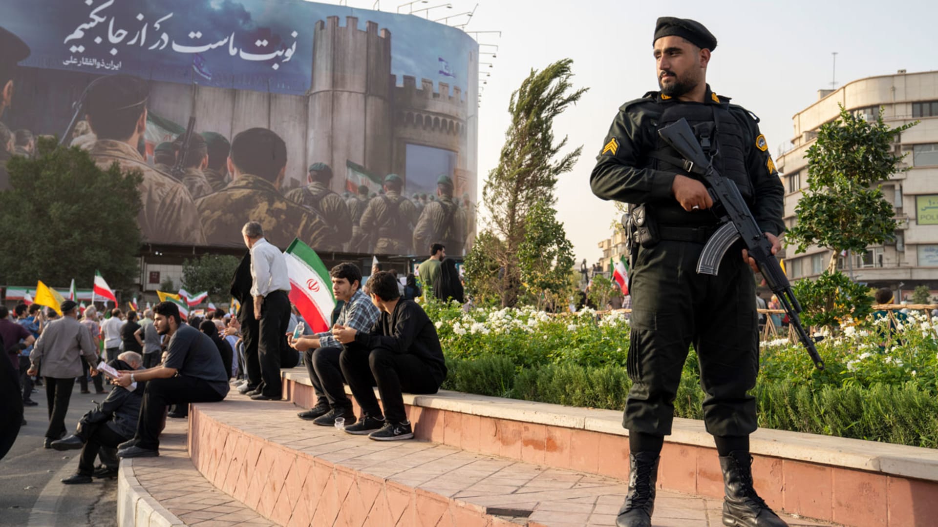 إيران تعلن إعدام رجلين بتهم تجسس وتكشف هويتهما ولصالح من أدينا بالتعامل معه