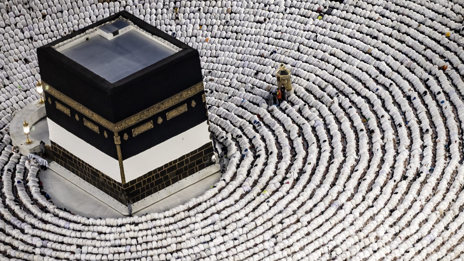 "آلاف الدولارات".. السعودية تكشف قيمة الغرامة لمن يضبط مؤديا أو محاولا أداء الحج دون تصريح