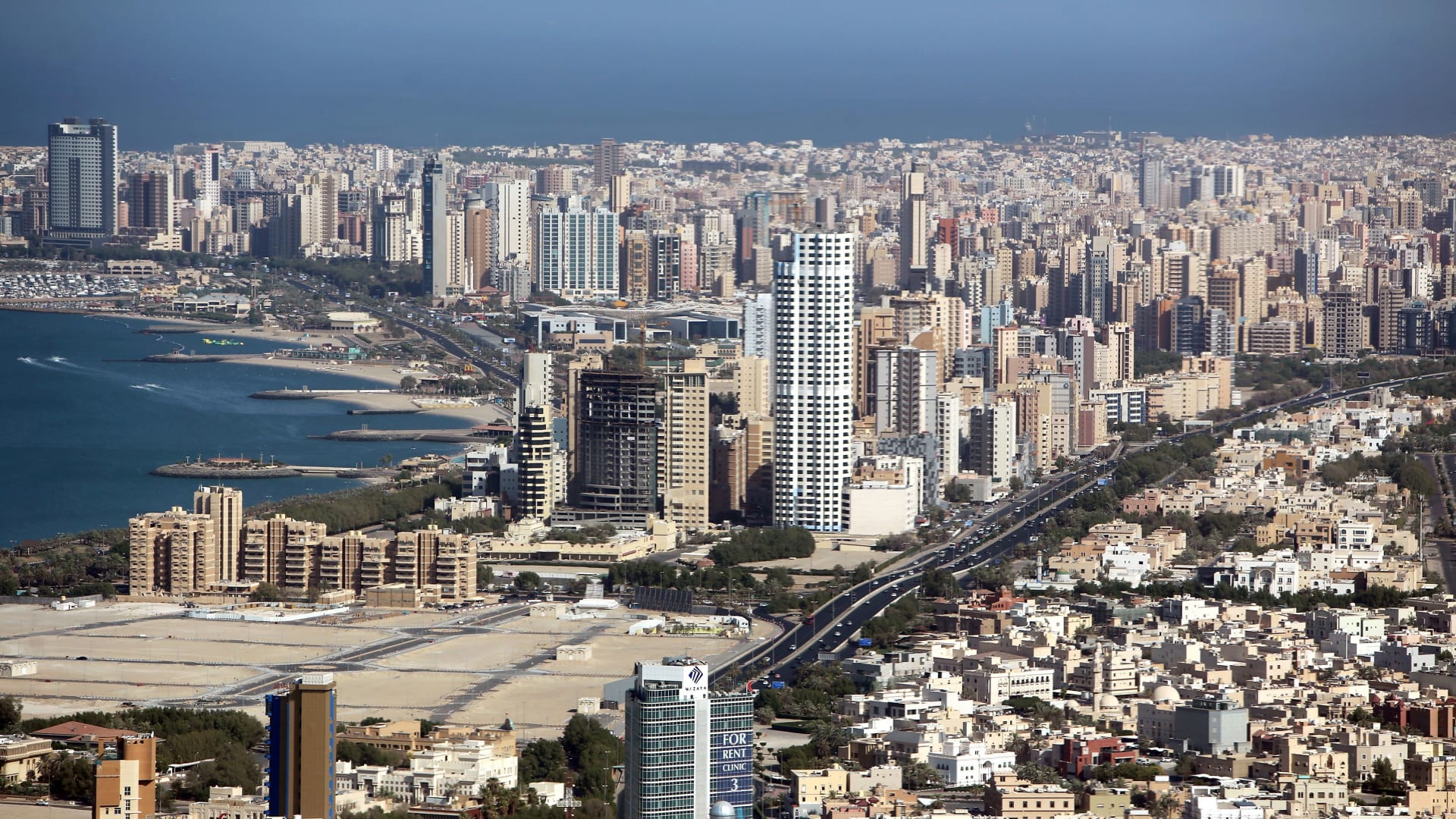 داخلية الكويت ترد على أنباء بوجود نظام لمراقبة المكالمات والاتصالات