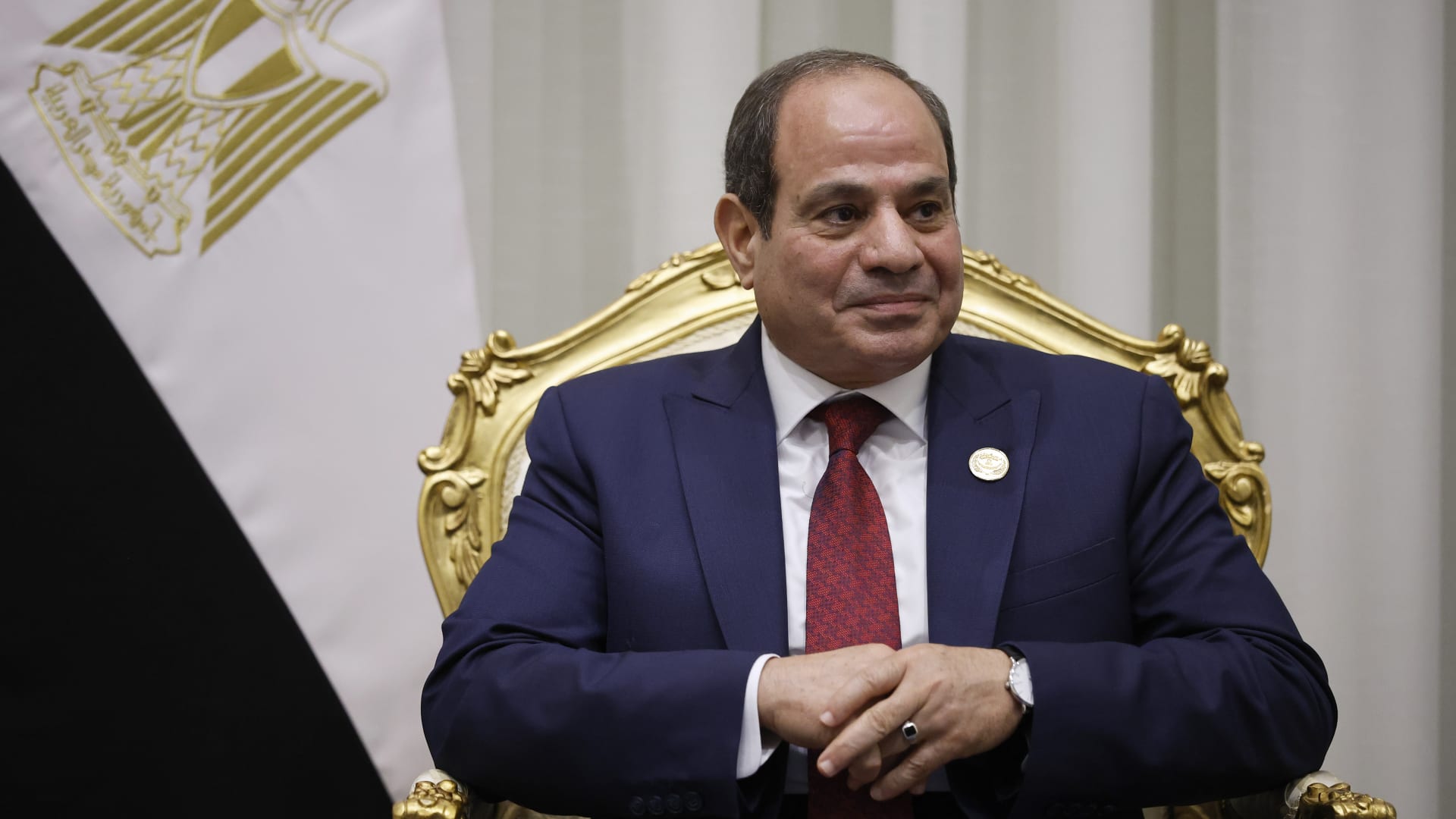 السيسي يتقدم بالعزاء للشعب المصري في وفاة هاني شاكر