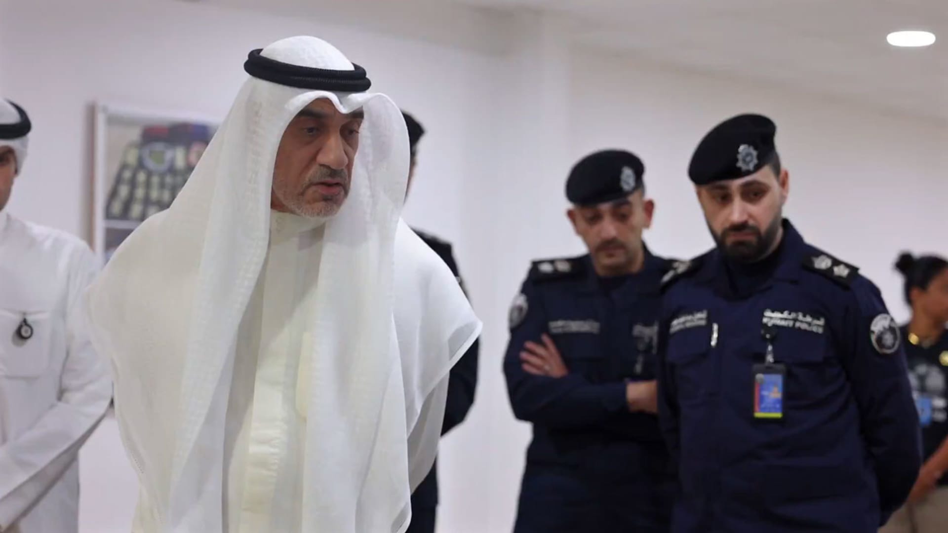 الكويت.. فيديو مداهمة مزرعة ماريغوانا "متكاملة" بمسكن والأمن يكشف ما عثر عليه