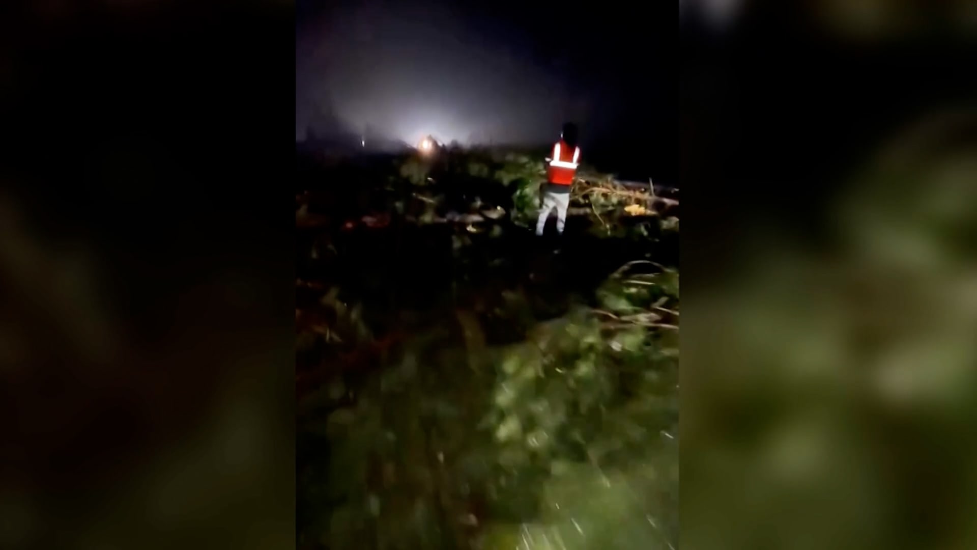 أنقاض تؤدي إلى إغلاق أجزاء من الطريق السريع بعد إعصار عنيف في ميسيسيبي