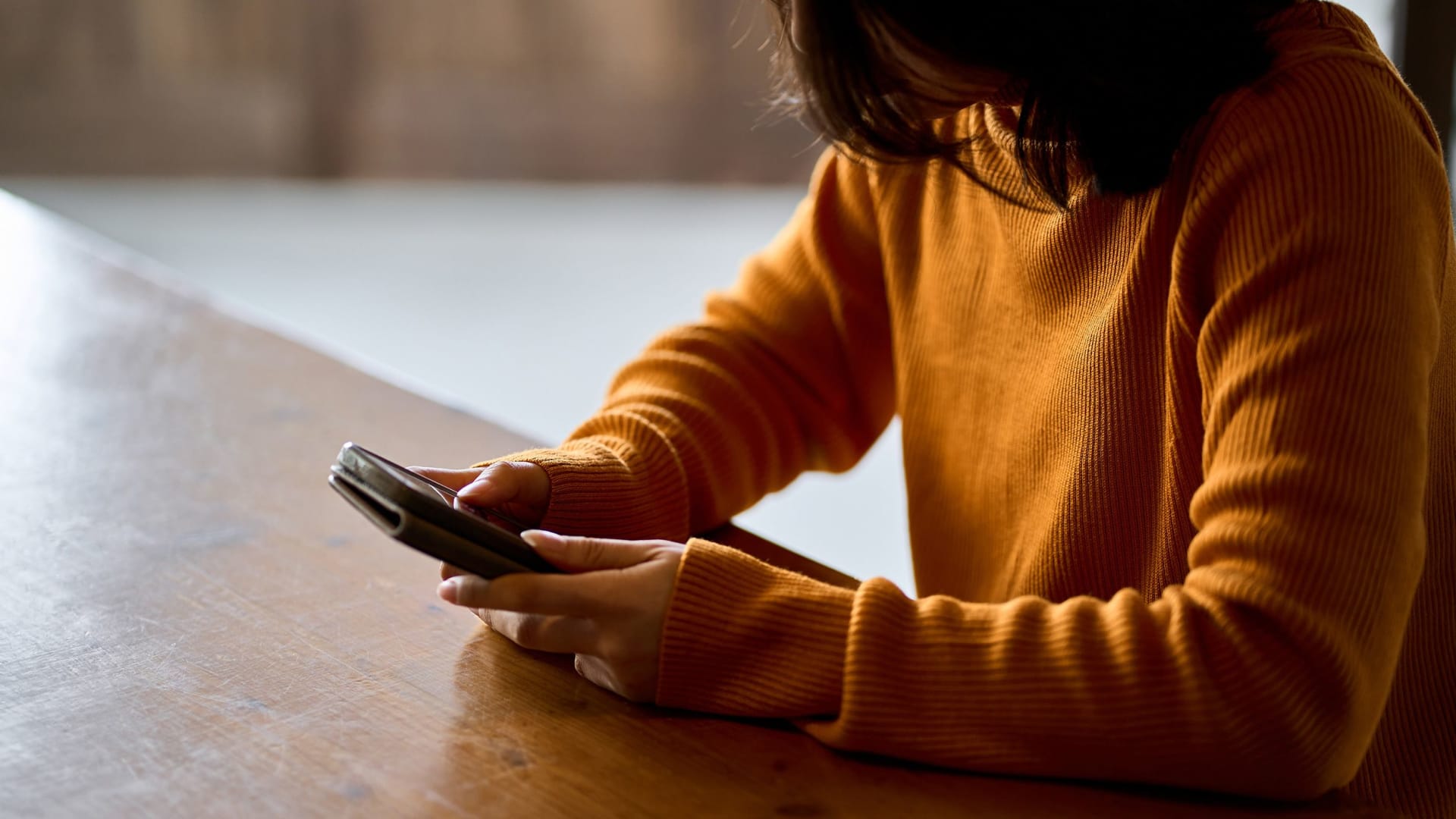الصداقات الرقمية لا تكفي.. دراسة جديدة تربط وسائل التواصل الاجتماعي بالوحدة
