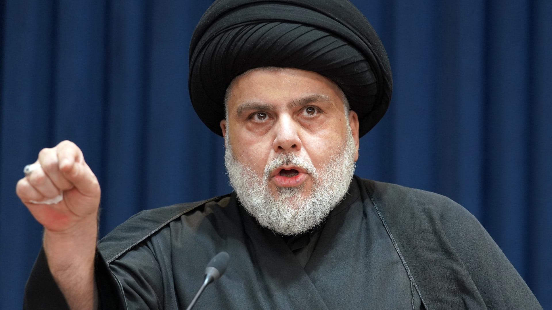 مقتدى الصدر يدعو لدمج الفصائل المسلحة تحت اسم "جند الشعائر الدينية"