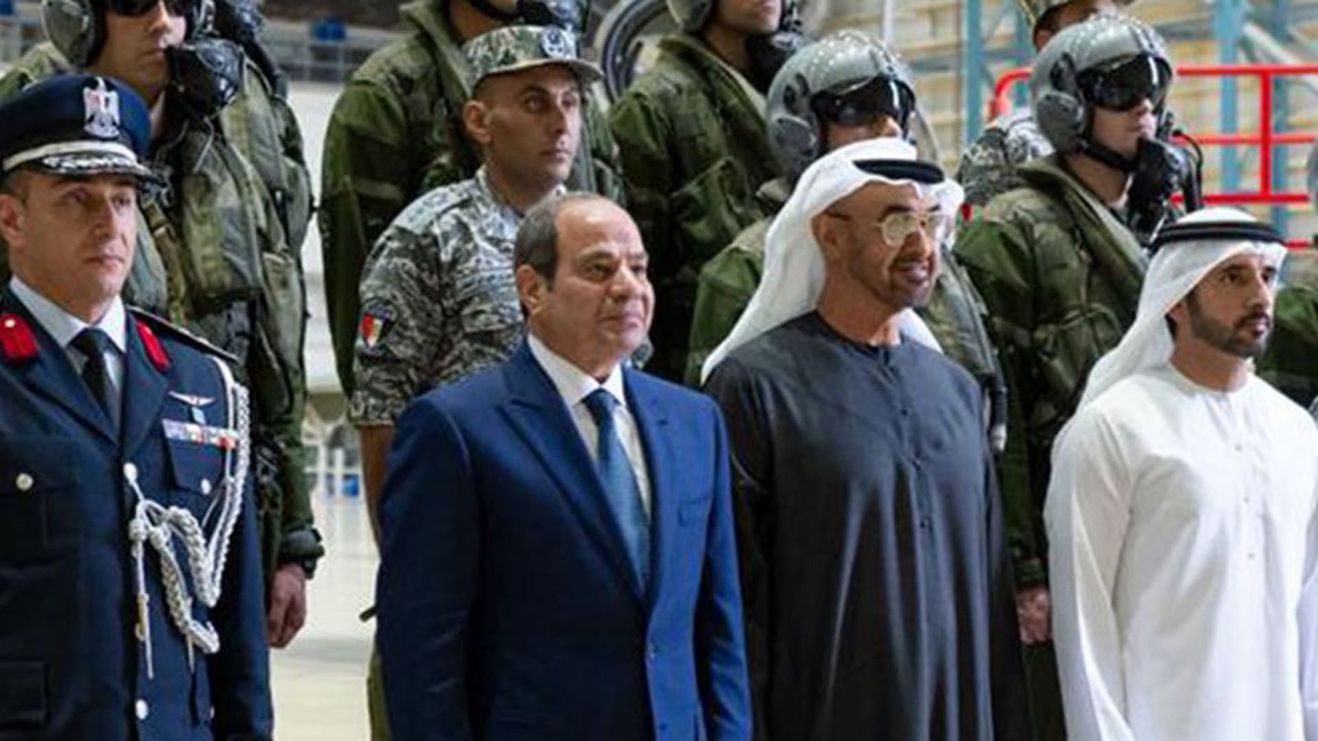 مبرزا ثقل مصر.. أكاديمي إماراتي يعلق على زيارة السيسي ومحمد بن زايد لمفرزة مقاتلات مصرية بجانب مقاتلات إماراتية