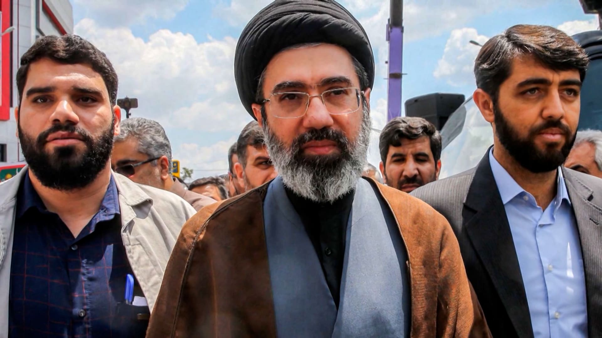 ظل منخرطاً بقوة من خلف الكواليس.. إليك أحدث ما نعمله عن مجتبى خامنئي