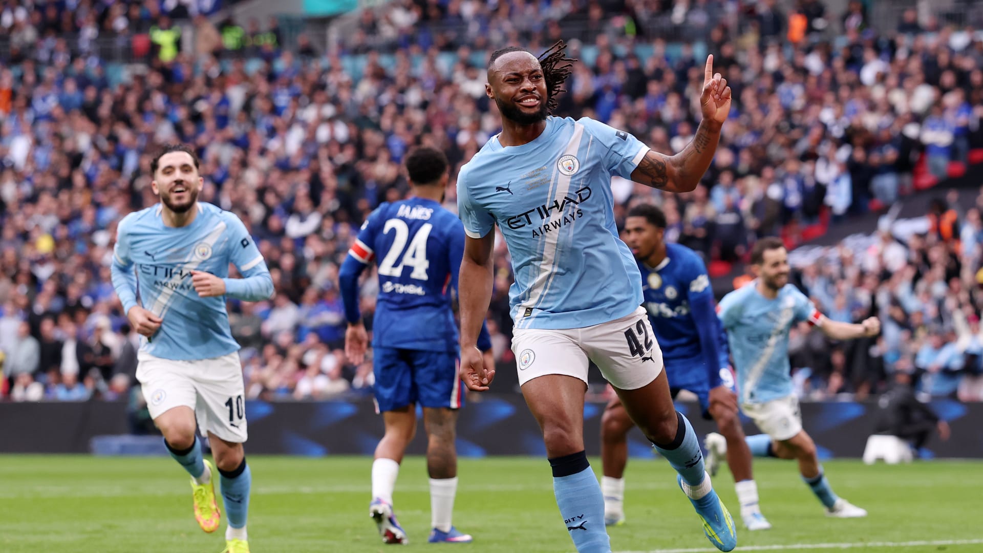 بهدف مُذهل من سيمينيو.. مانشستر سيتي يفوز بكأس الاتحاد الإنجليزي على حساب تشيلسي
