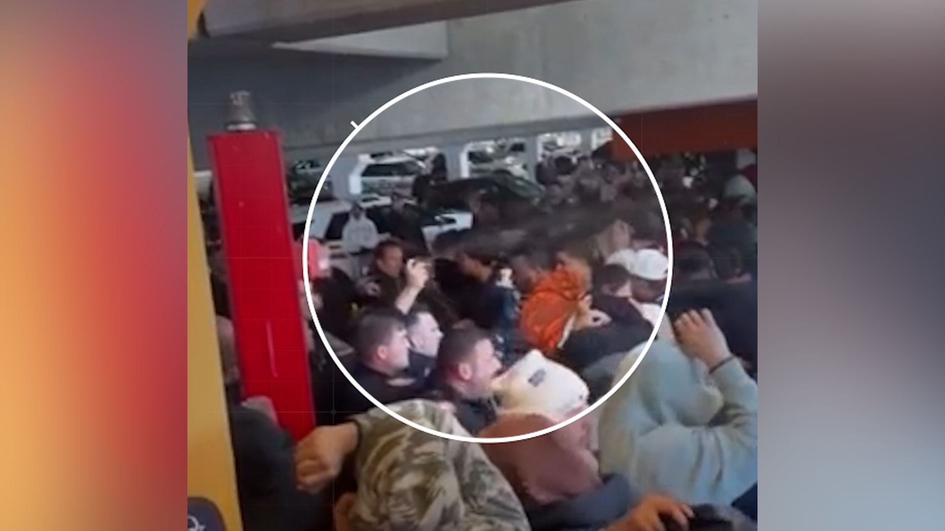 فيديو يُظهر ما يبدو إلى تعرض حشد لرذاذ الفلفل بعد إقبال كثيف على متاجر سواتش