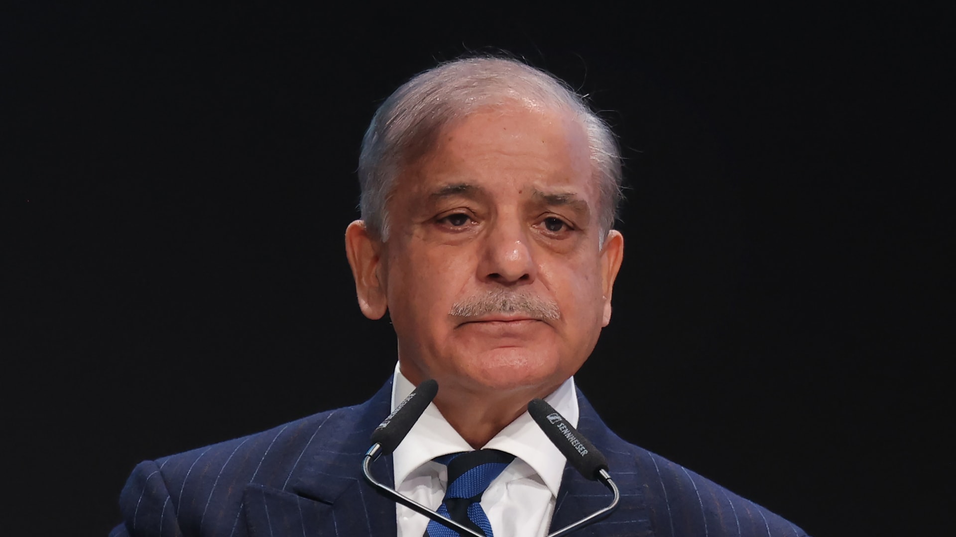 رئيس وزراء باكستان: ندين الهجوم على محطة براكة النووية في الإمارات بشدة