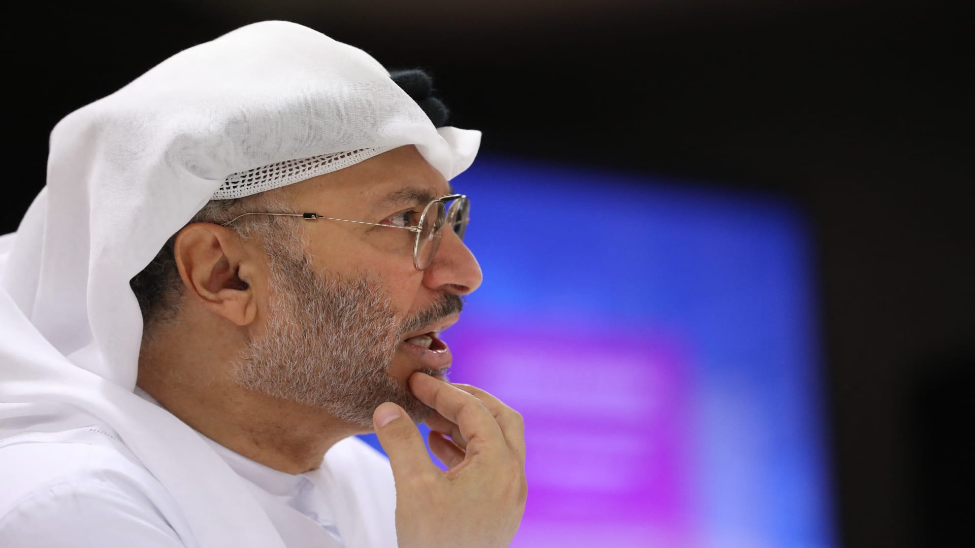 قرقاش: هناك خلط محيّر للأدوار في ظل العدوان الإيراني.. والموقف الرمادي أخطر من "اللاموقف"