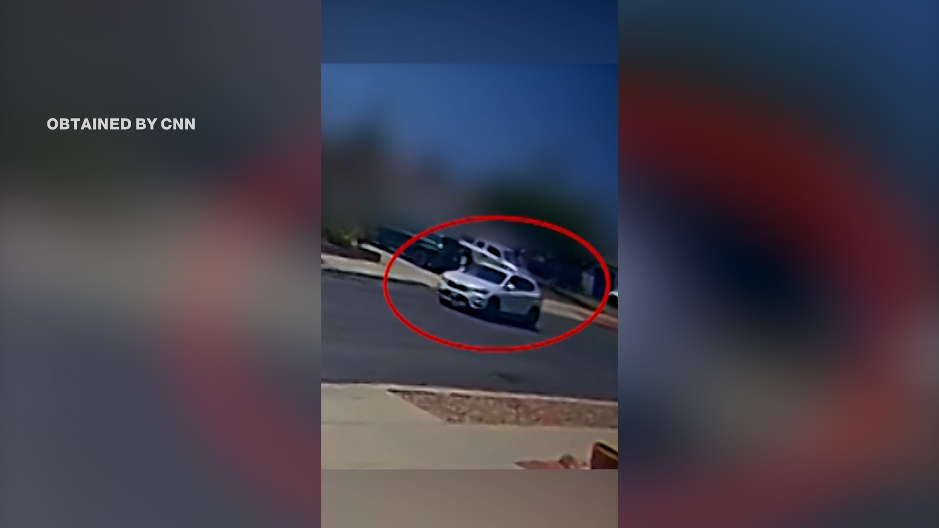 أُطلقت أعيرة نارية عدة.. كاميرا تظهر ما يبدو أنه جزء من هجوم مسجد سان دييغو