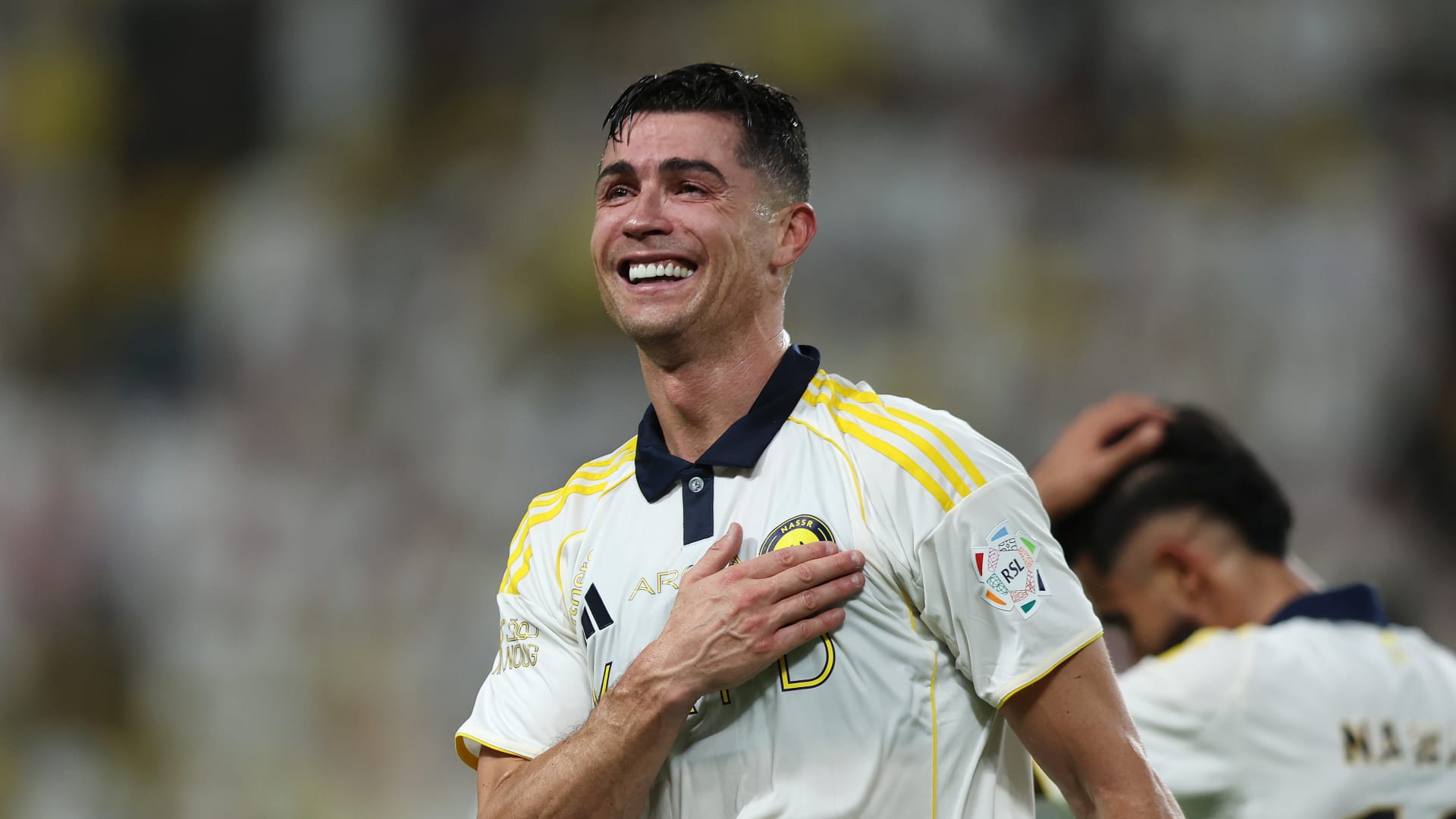 هذا ما فعله رونالدو لحظة حسم النصر لقب الدوري السعودي