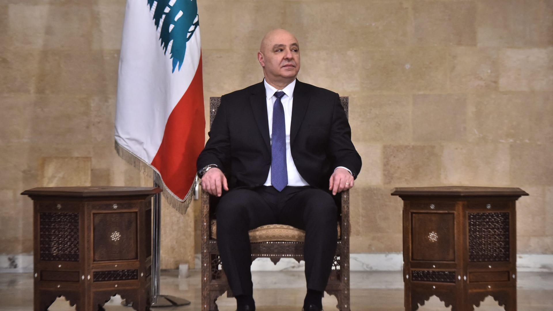 أول تعليق لرئيس لبنان بعد مطالبة حزب الله برحيل الحكومة