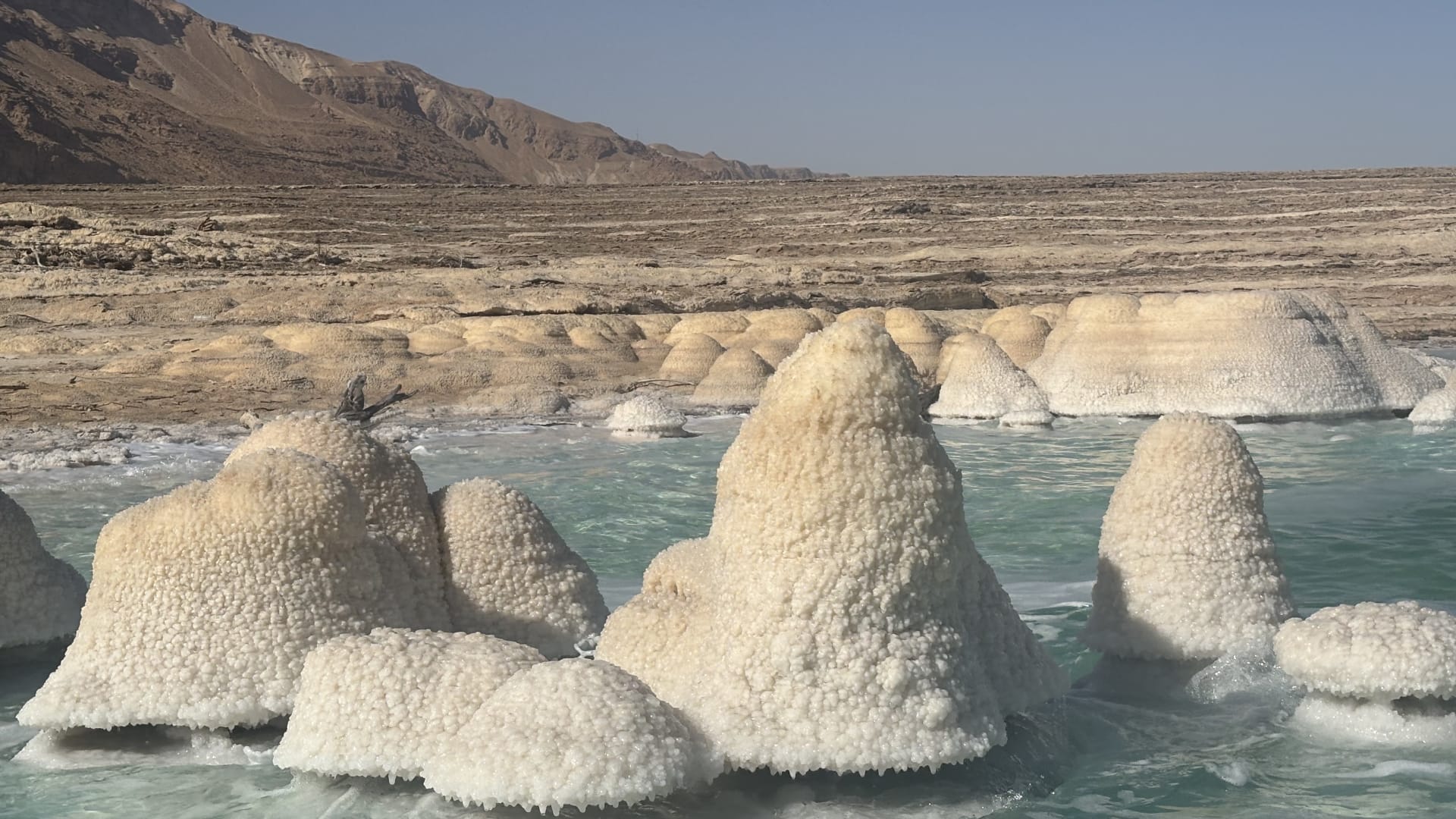 احتضار البحر الميت..هل يمكن إنقاذ البقعة الأكثر انخفاضًا على الأرض؟