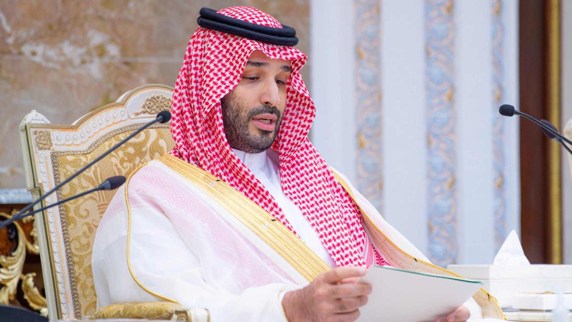 السعودية.. رواج جملة محمد بن سلمان لمنسوبي القطاعات العسكرية والأمنية باستقبال المهنئين بالعيد