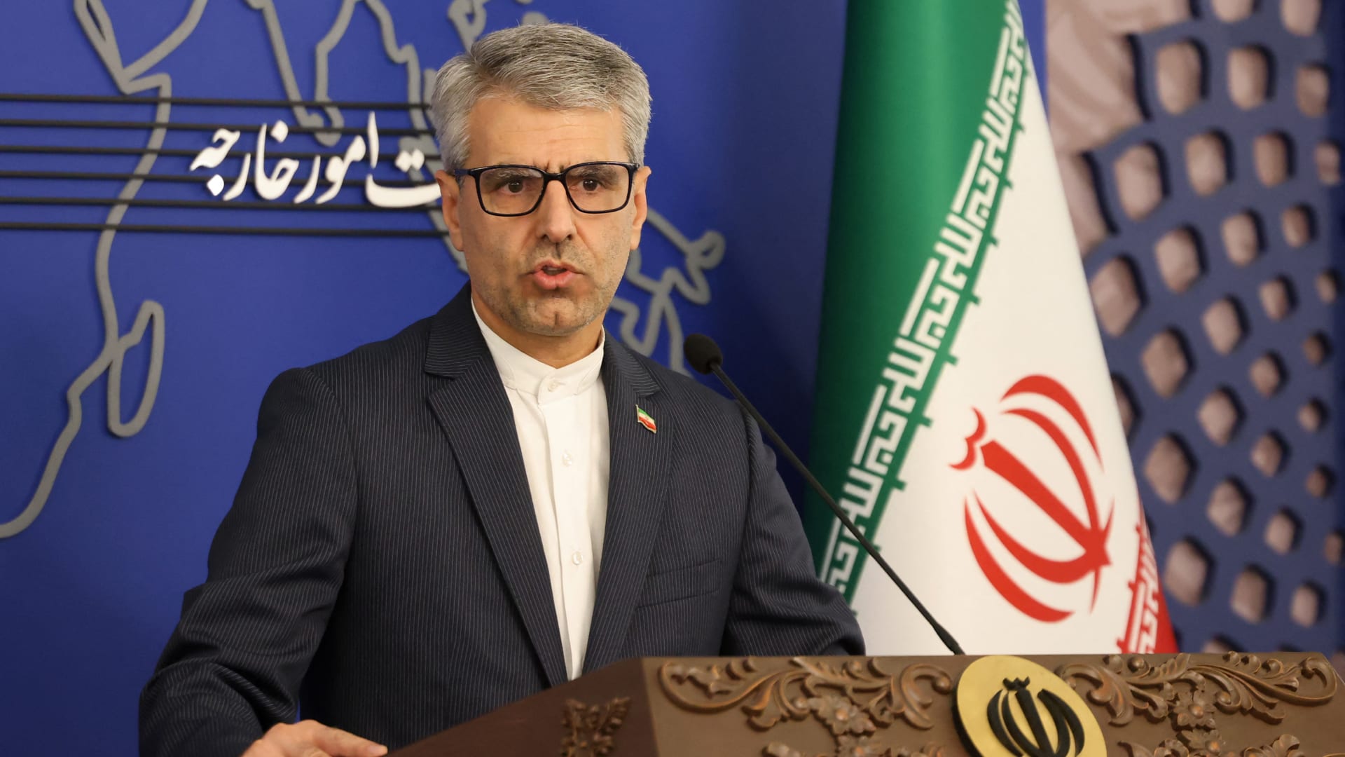 رد إيراني ثان على تهديد عُمان بلسان وزير الخزانة الأمريكي بعد تلويح ترامب بـ"تفجير" السلطنة