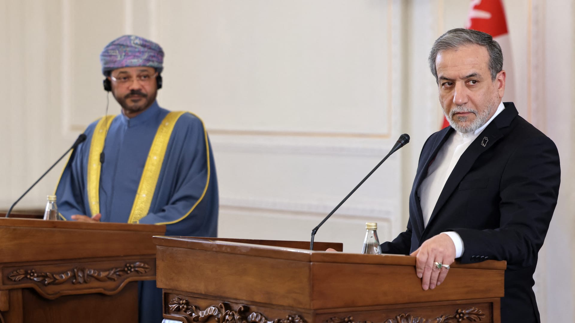 بعد تهديدات ترامب بـ"تفجير" سلطنة عُمان.. أول اتصال هاتفي بين وزيري خارجية إيران ونظيره العُماني