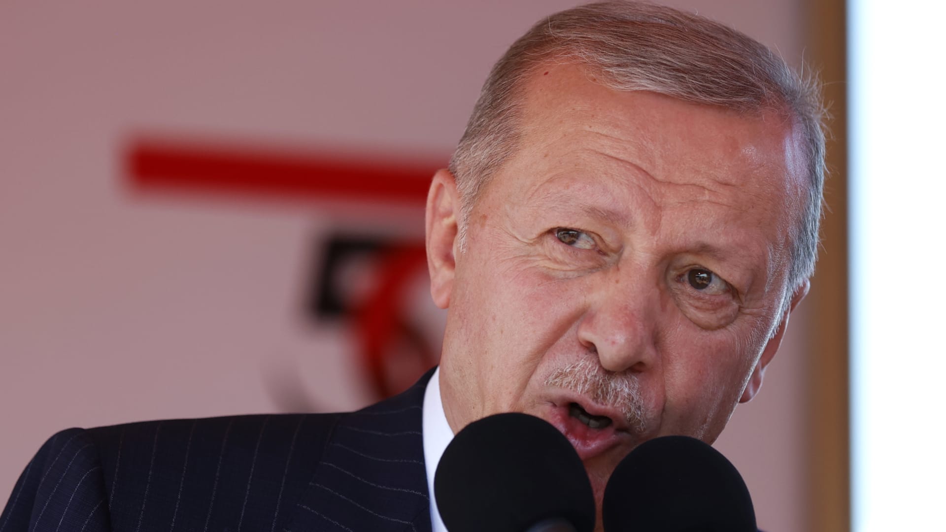 فيديو أردوغان يتلو آيات قرآنية داخل آيا صوفيا بصلاة الجمعة يلاقي رواجا