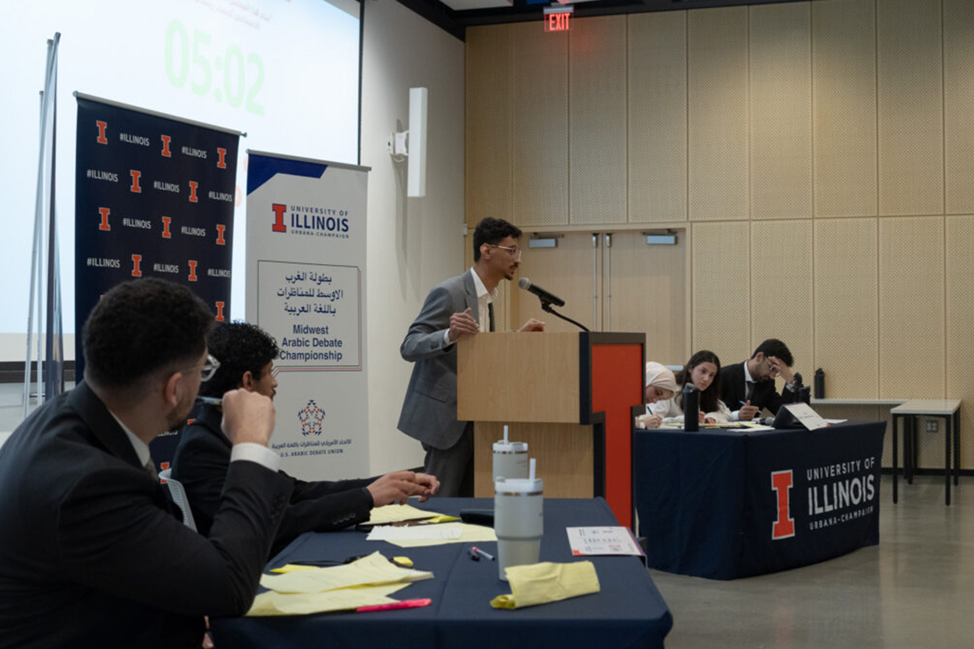 لغة الضاد حاضرة في أمريكا.. طلاب الجامعات يناقشون "أخلاقيات النزاع" باللغة العربية