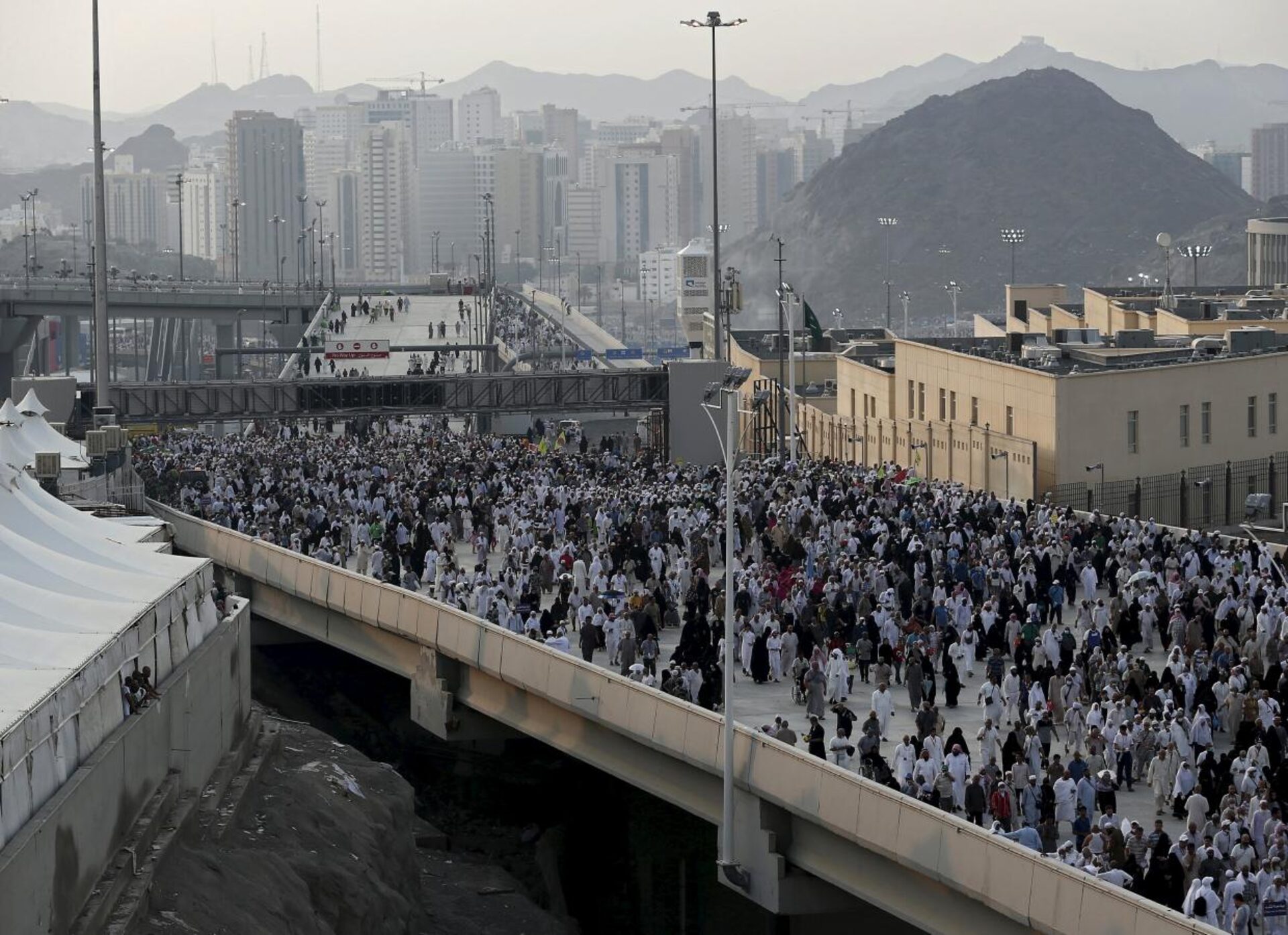 بعد عقدين.. صناع "معادلة الأمان" الفيزيائية في الحج يتحدثون للجزيرة نت