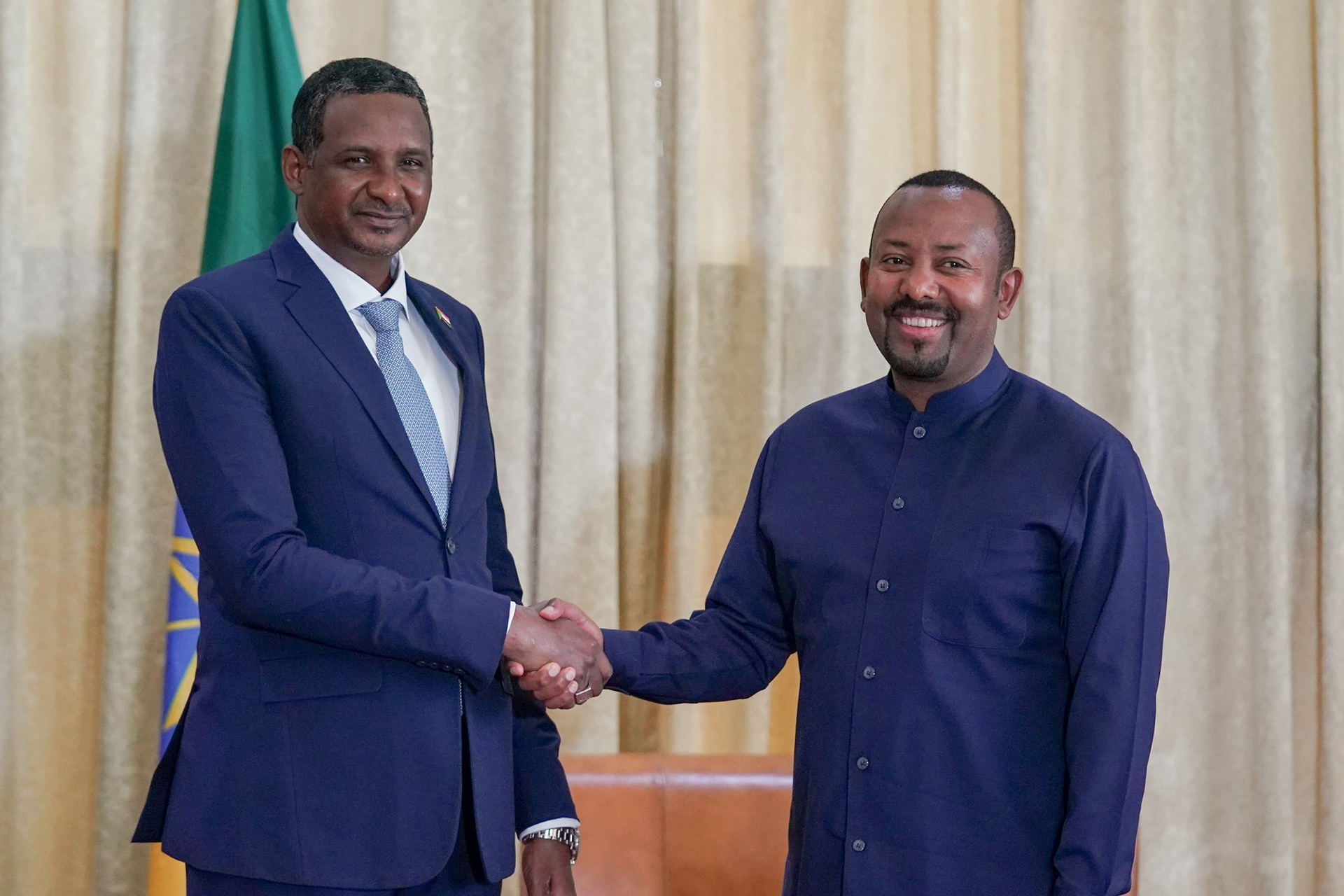بصمات آبي أحمد على بنادق حميدتي.. ماذا تريد إثيوبيا من السودان؟