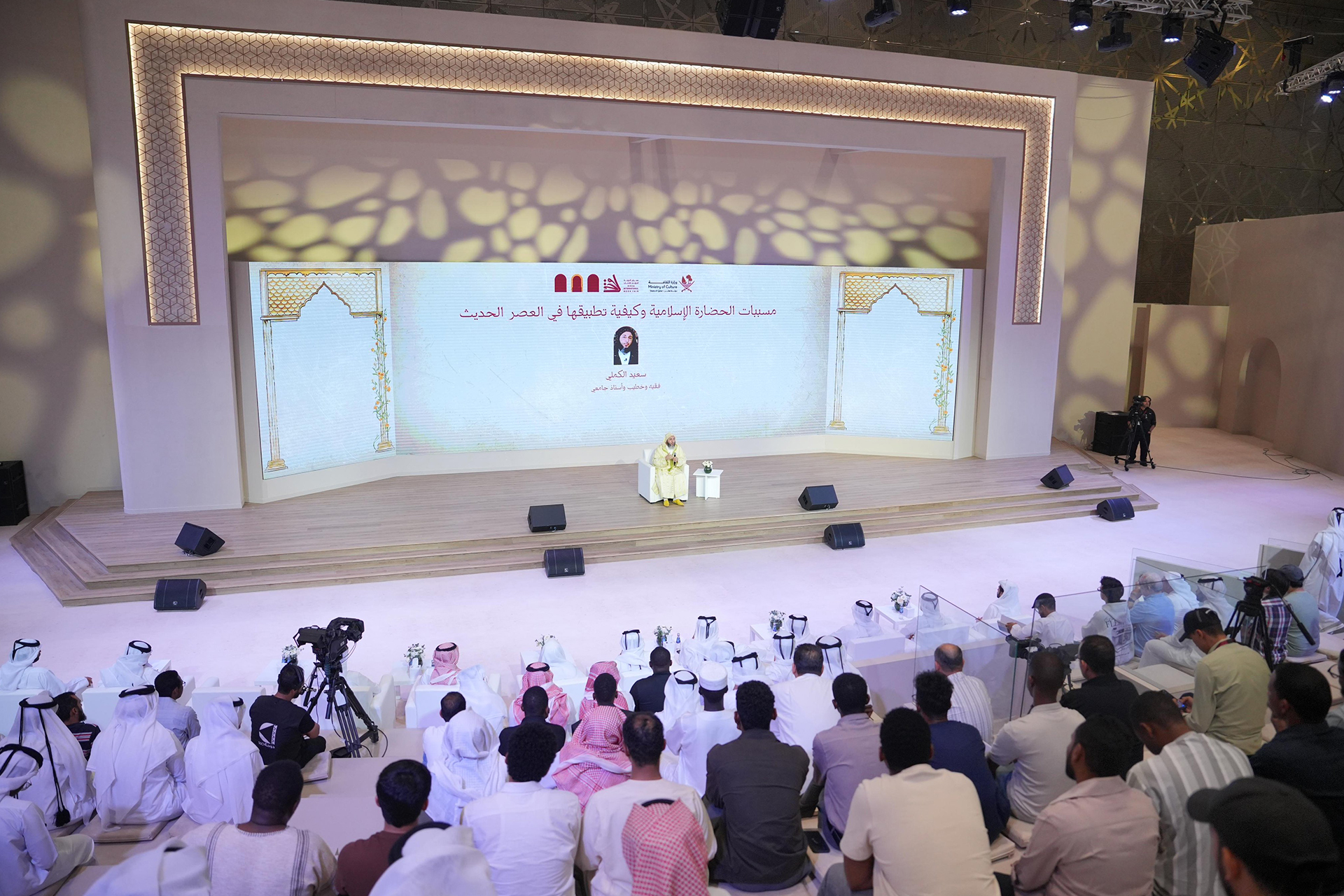 معرض الدوحة للكتاب.. الكَمْلي يستحضر قرطبة وسمرقند ليُجيب عن سؤال راهن